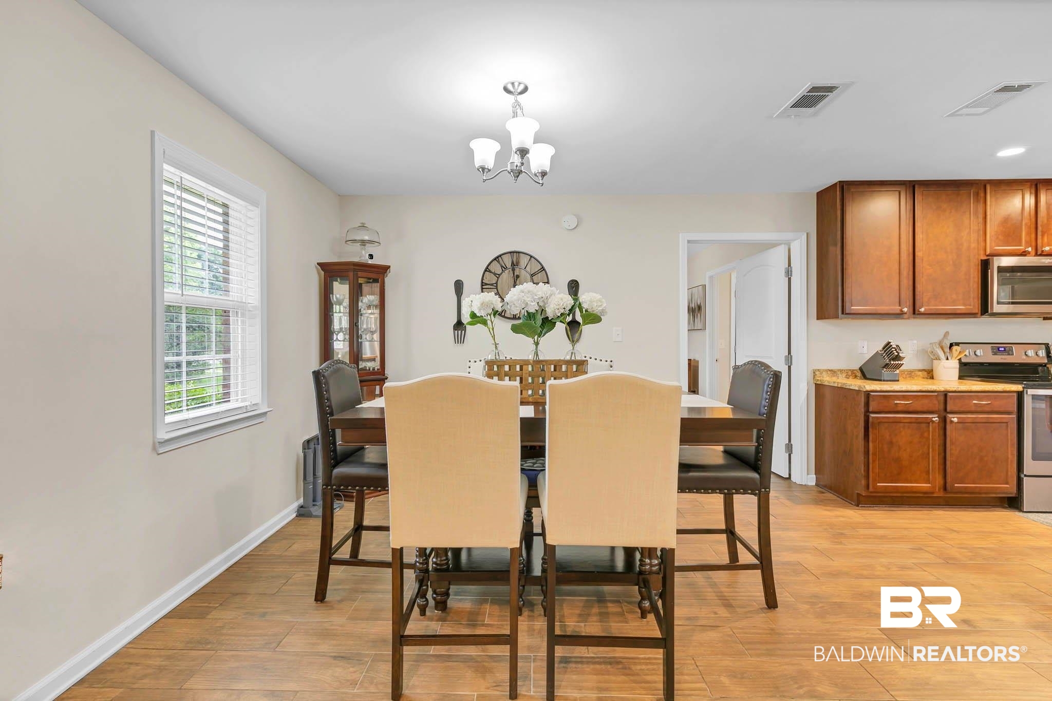 106 W Meadow Drive