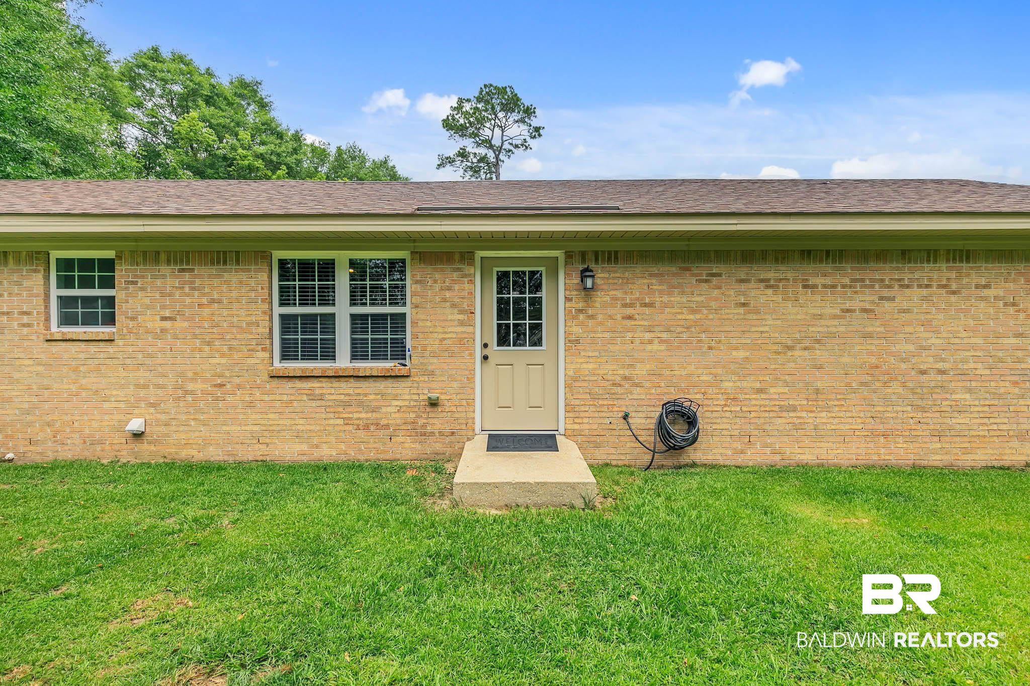 106 W Meadow Drive
