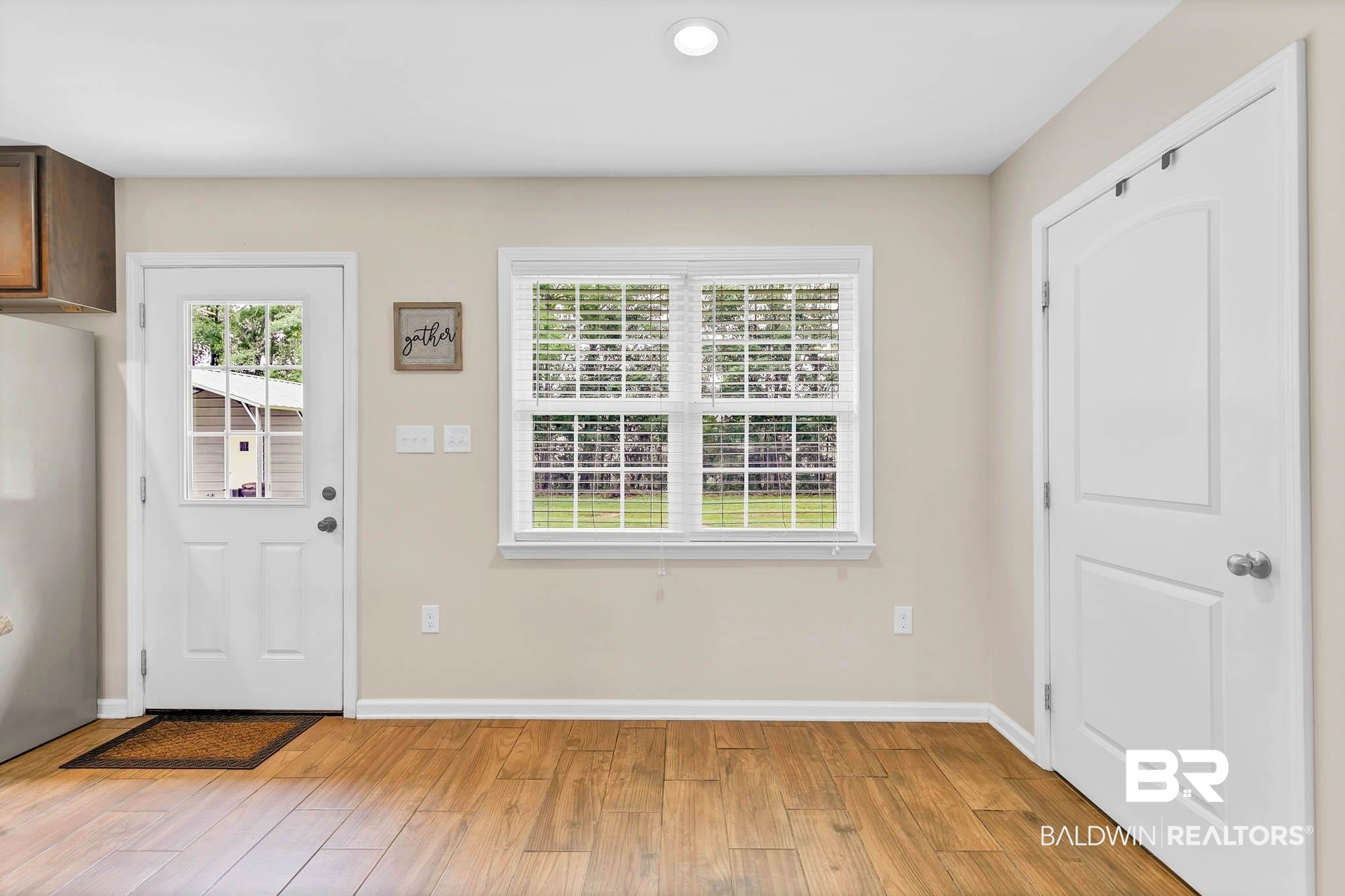 106 W Meadow Drive
