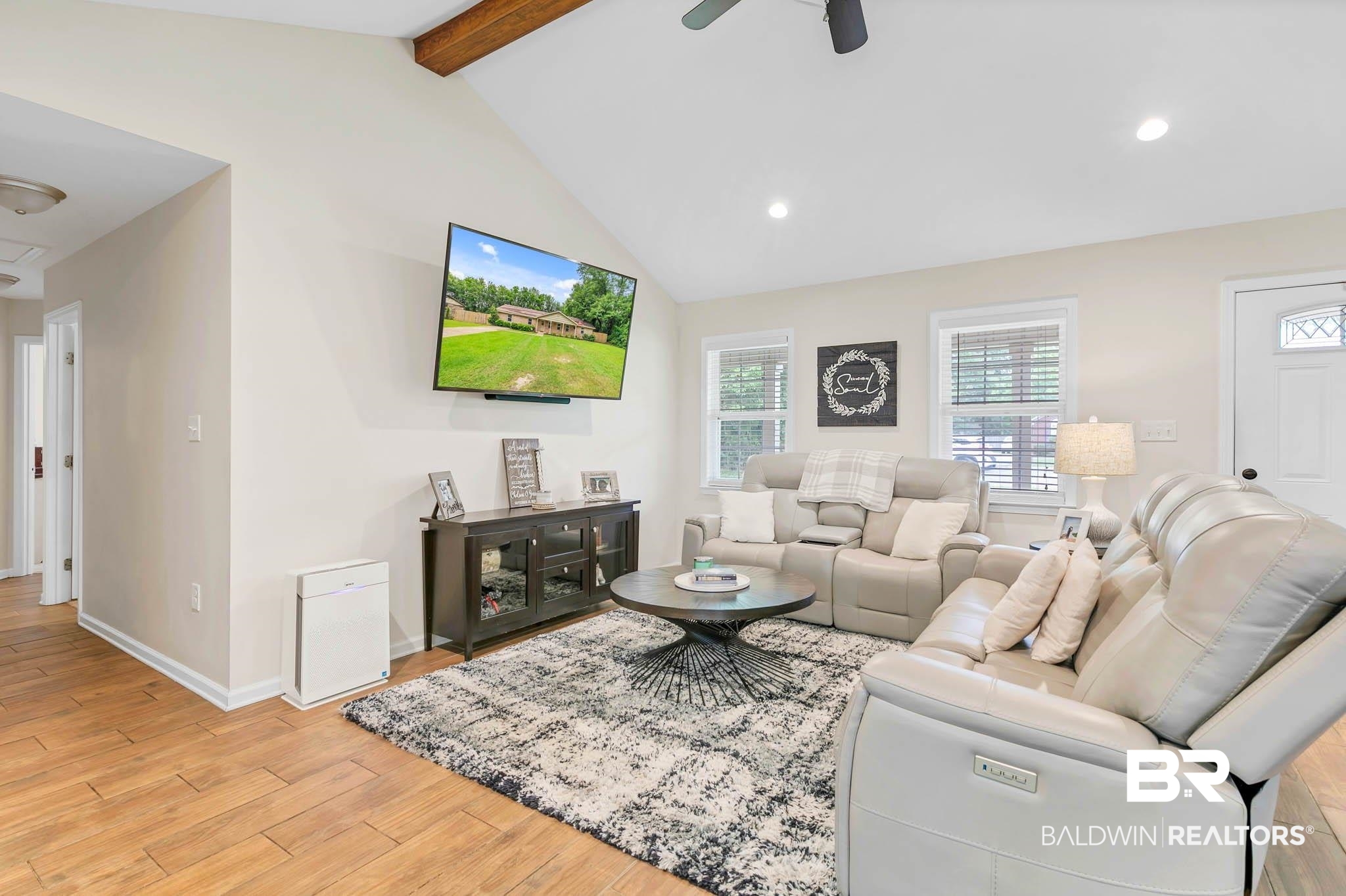 106 W Meadow Drive