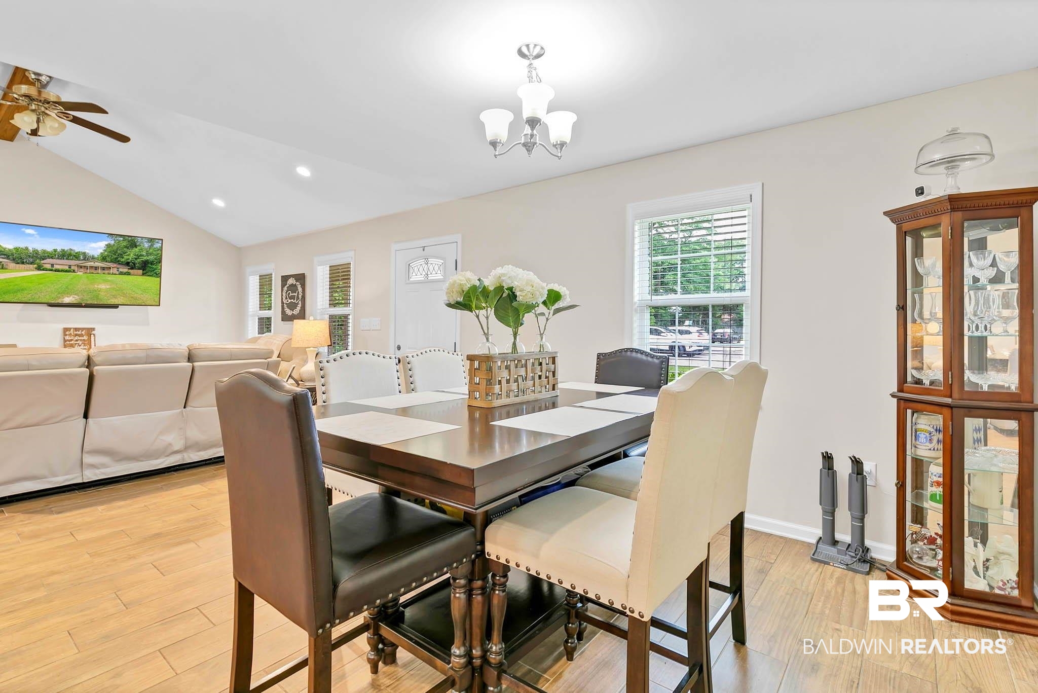 106 W Meadow Drive