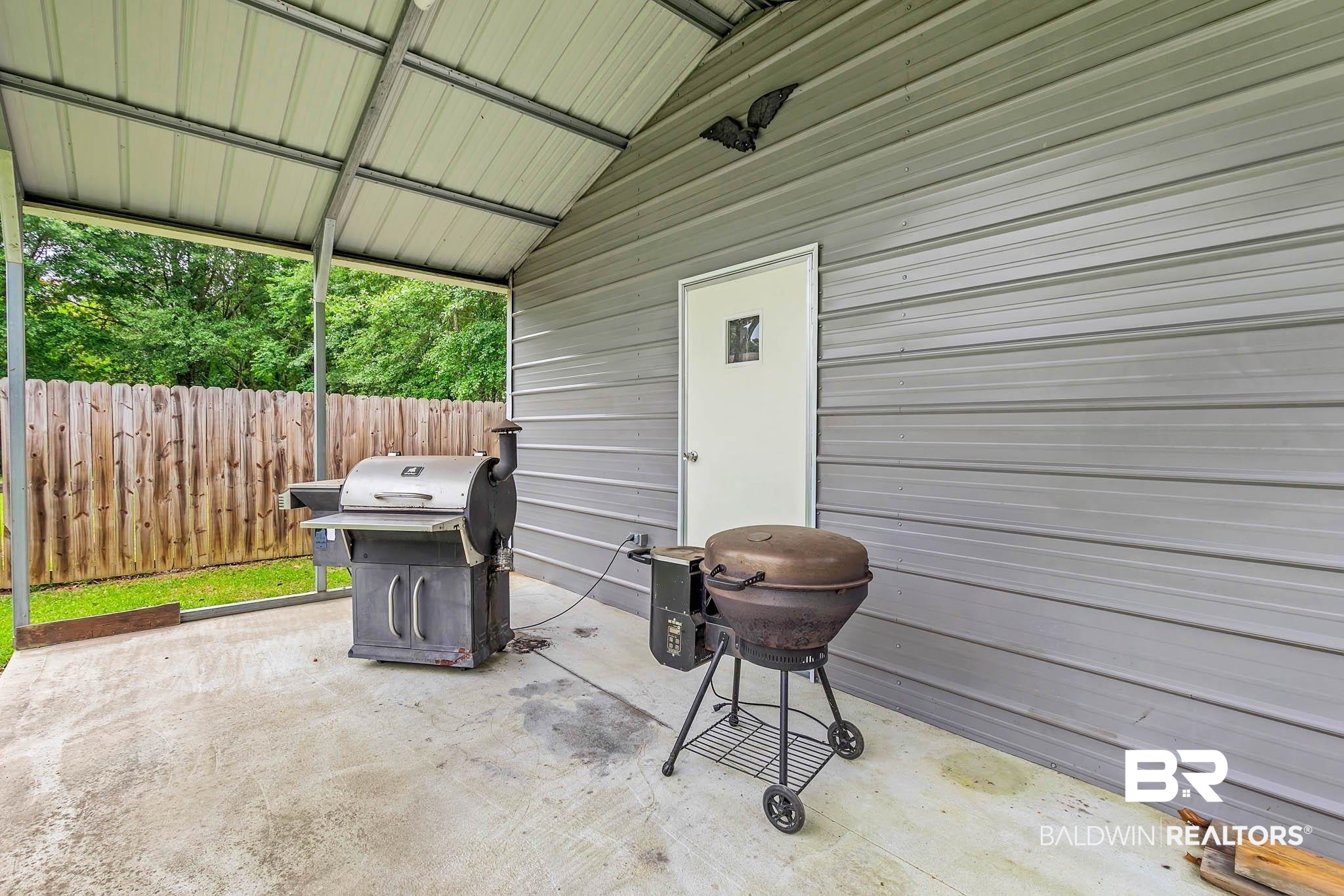 106 W Meadow Drive