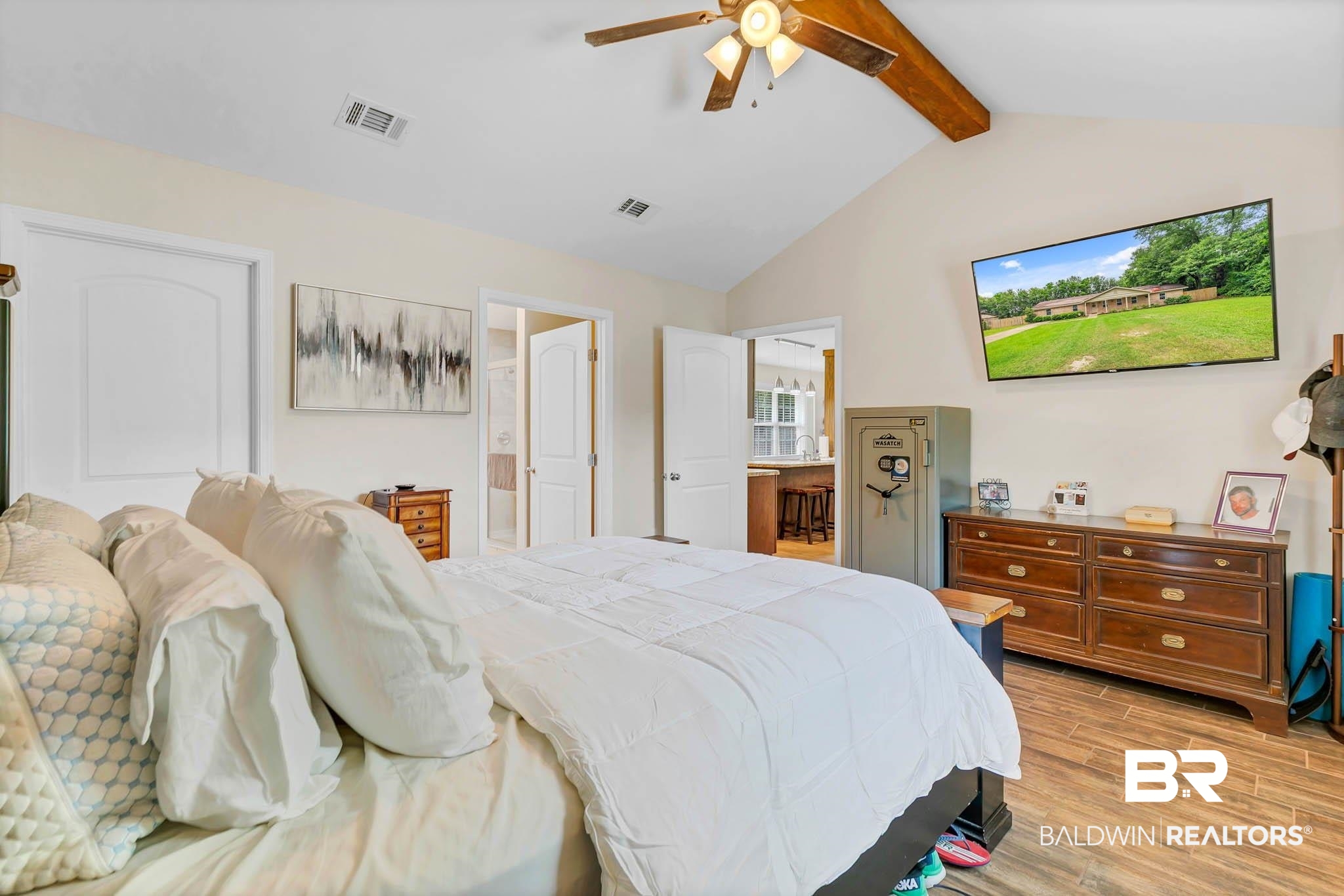 106 W Meadow Drive