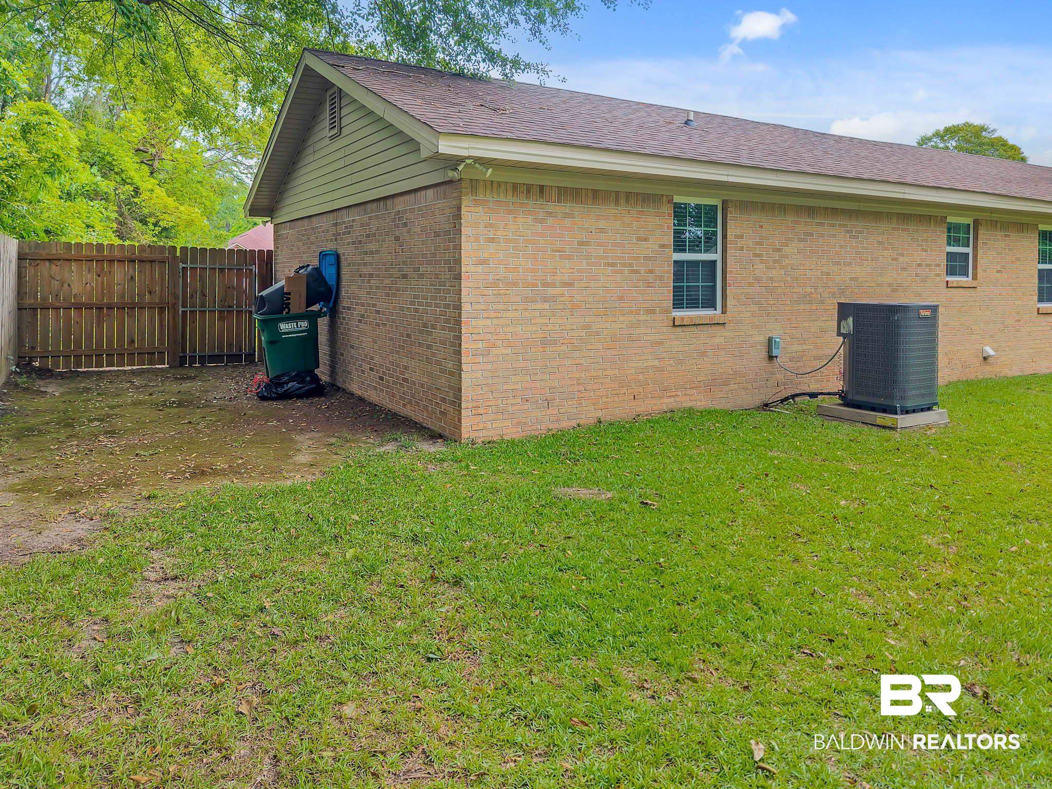 106 W Meadow Drive