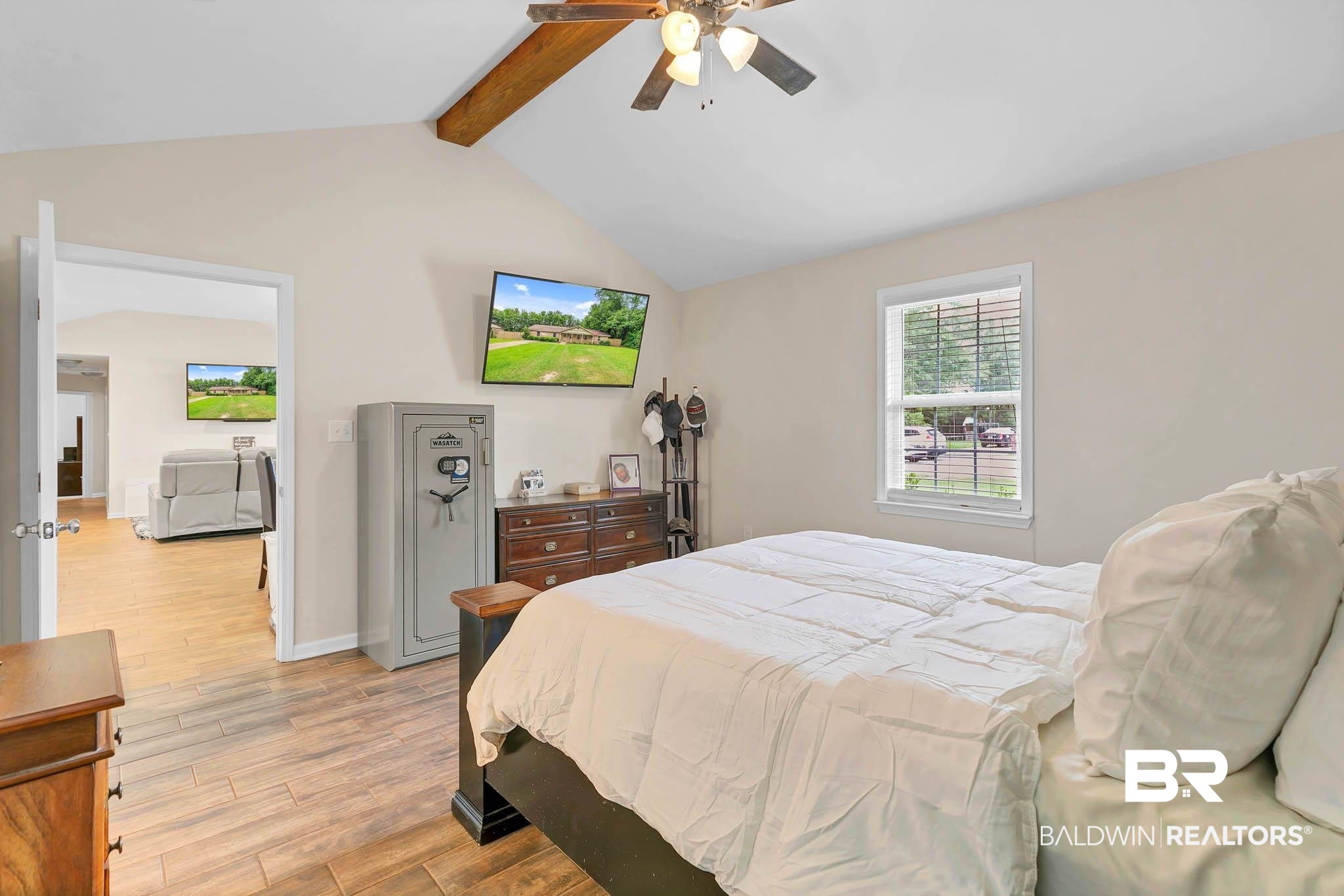 106 W Meadow Drive