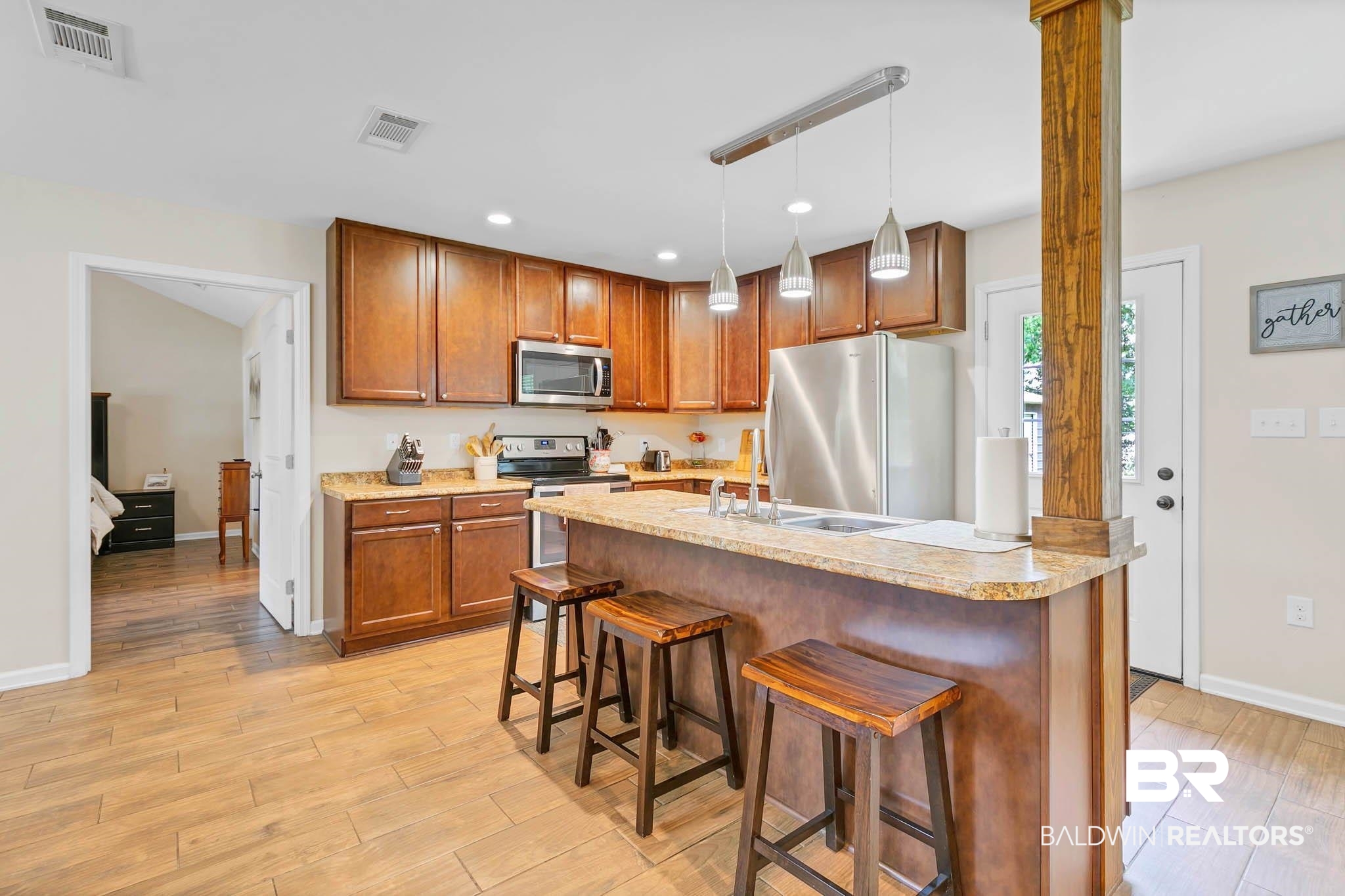 106 W Meadow Drive