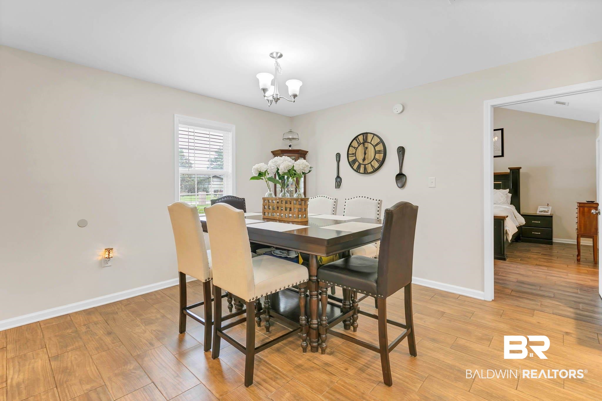 106 W Meadow Drive