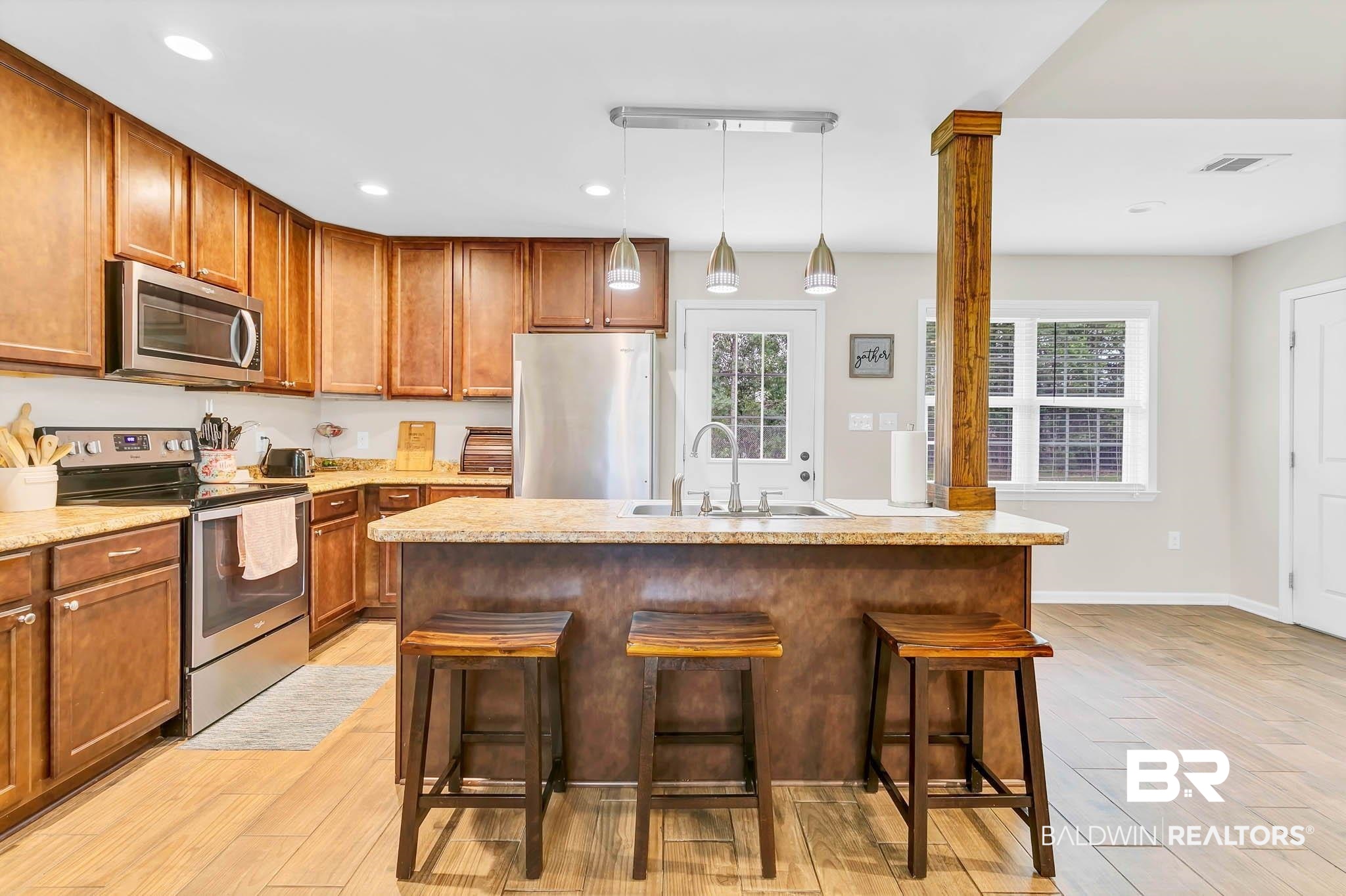 106 W Meadow Drive