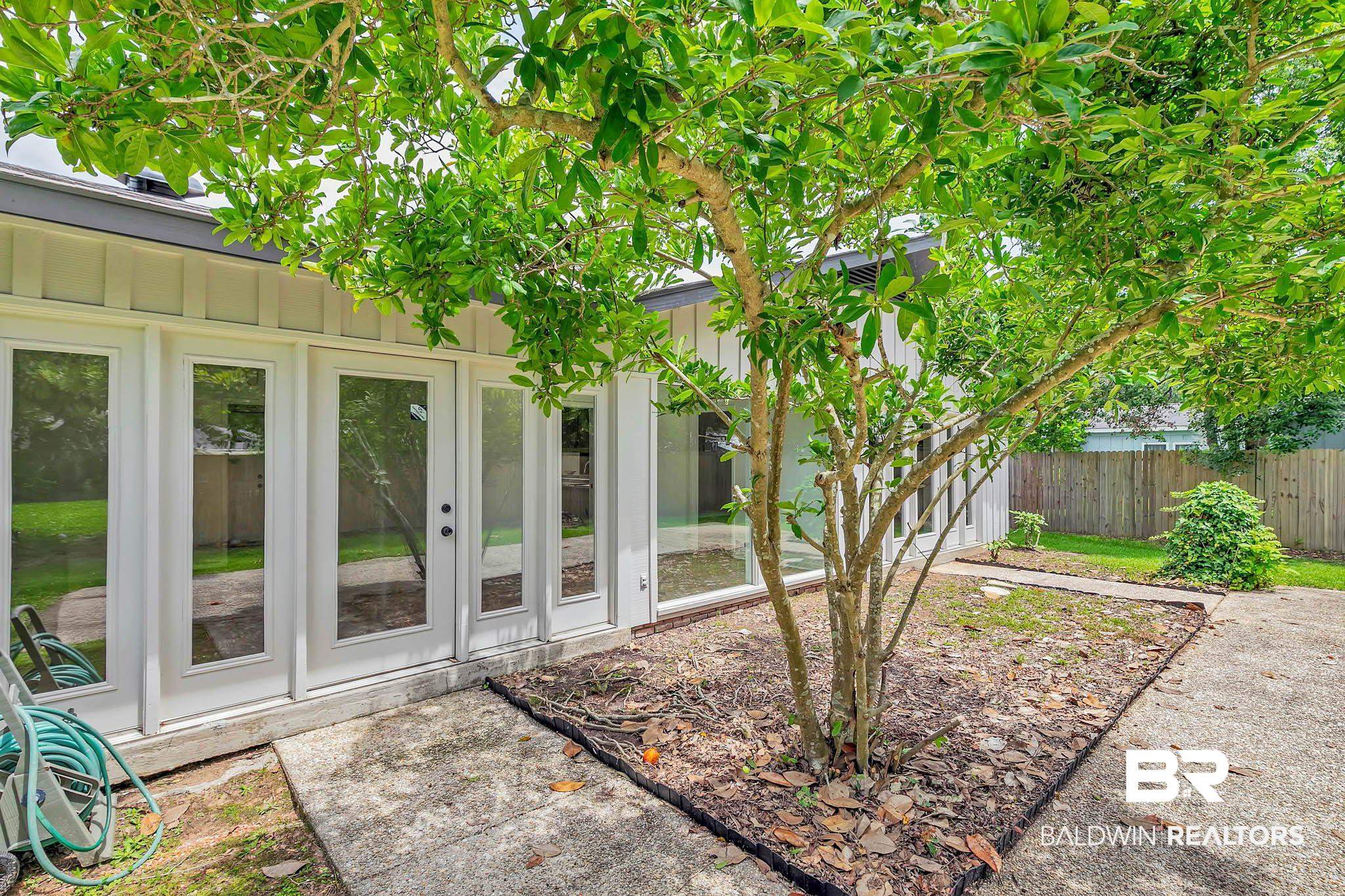 18 Rollins Place