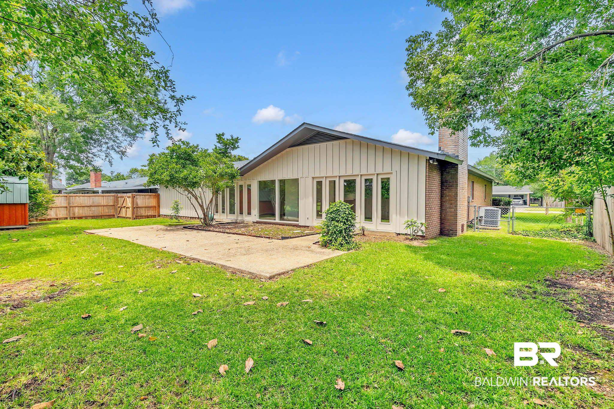 18 Rollins Place