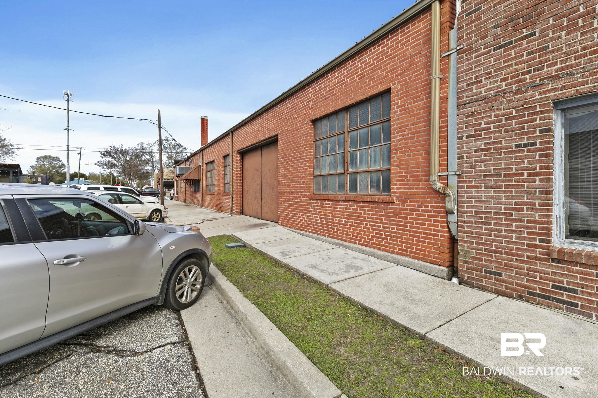 111 W Ridgeley Street