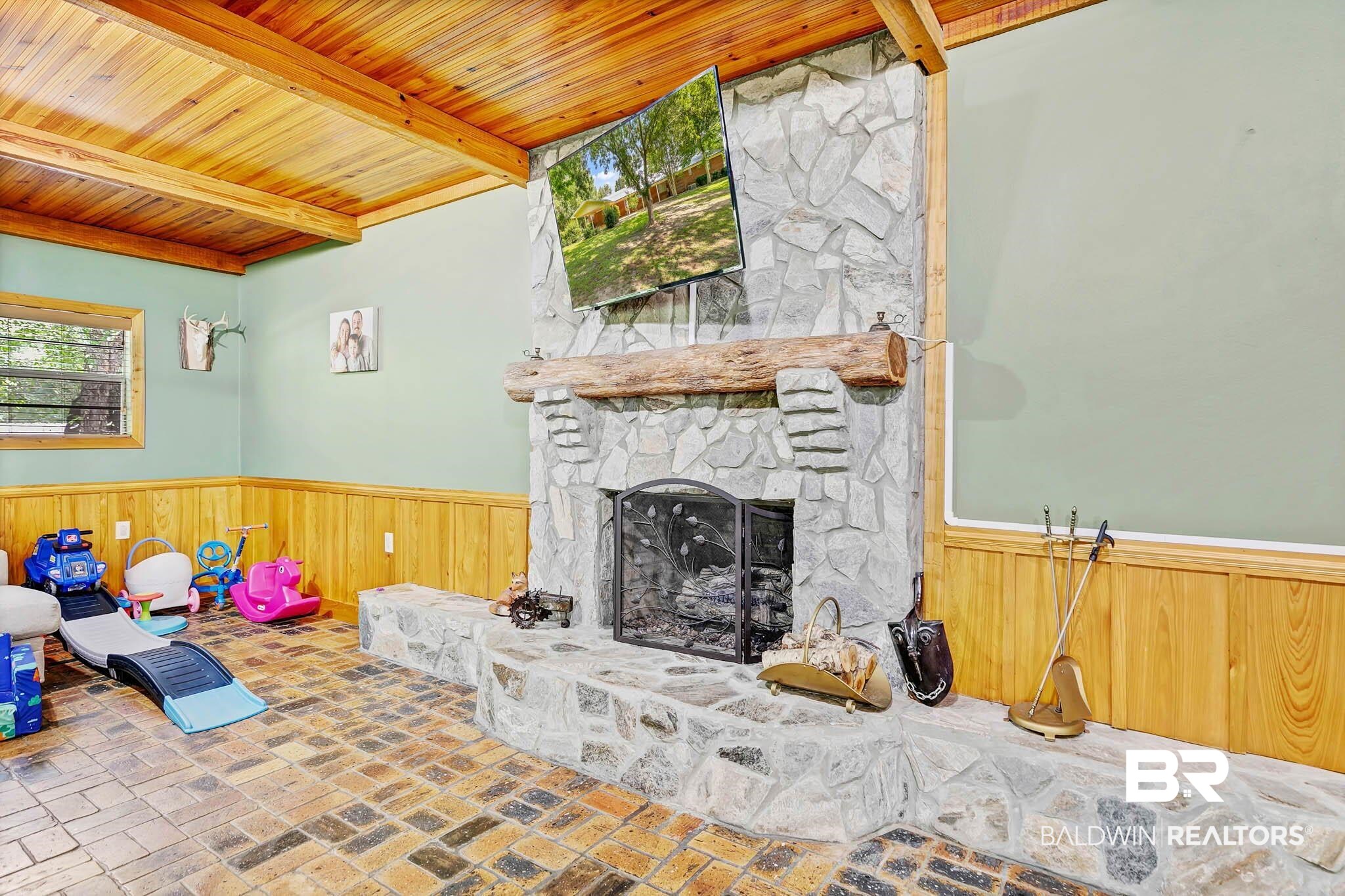 4595 Poarch Road