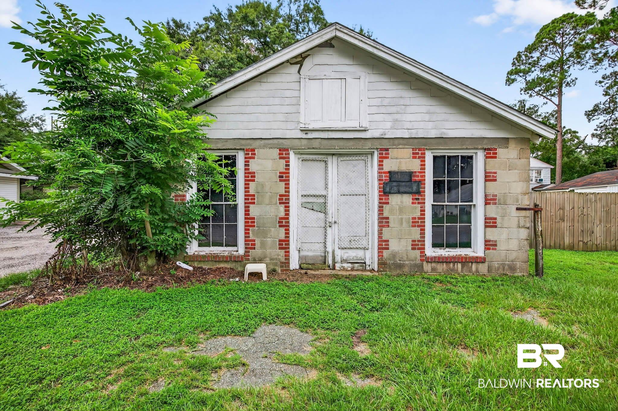 301 Roberts Street