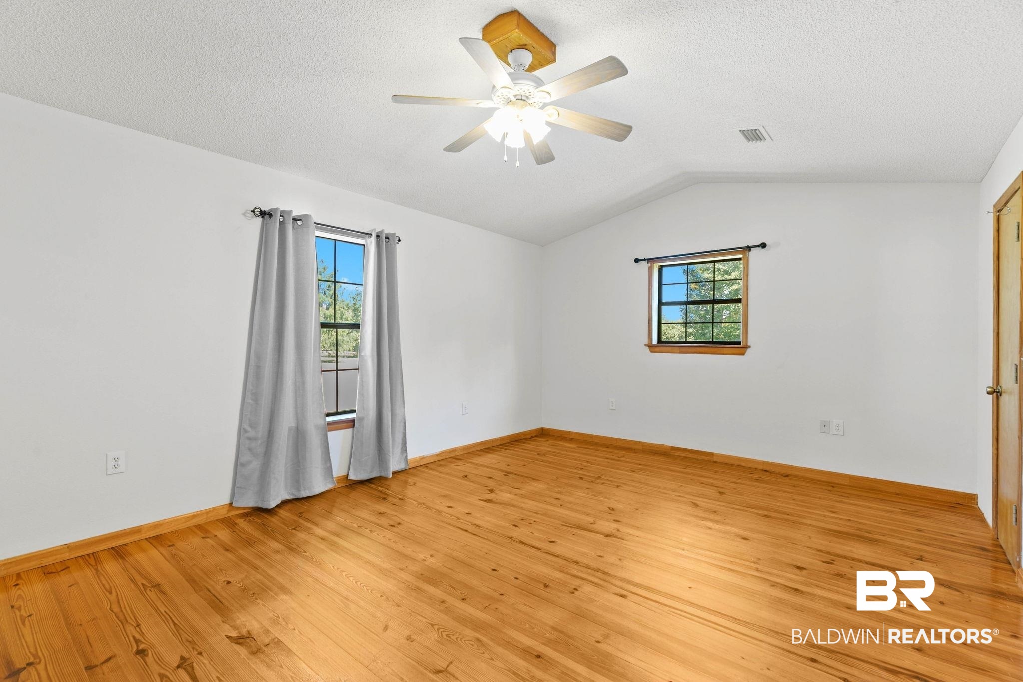 1587 Airport Road