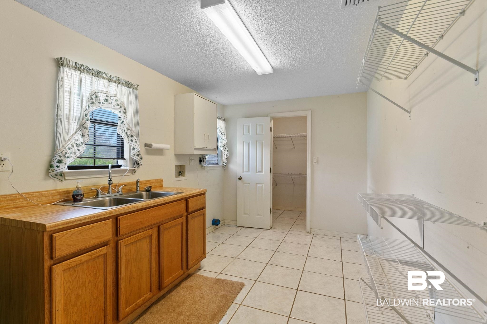 4211 N Highway 99