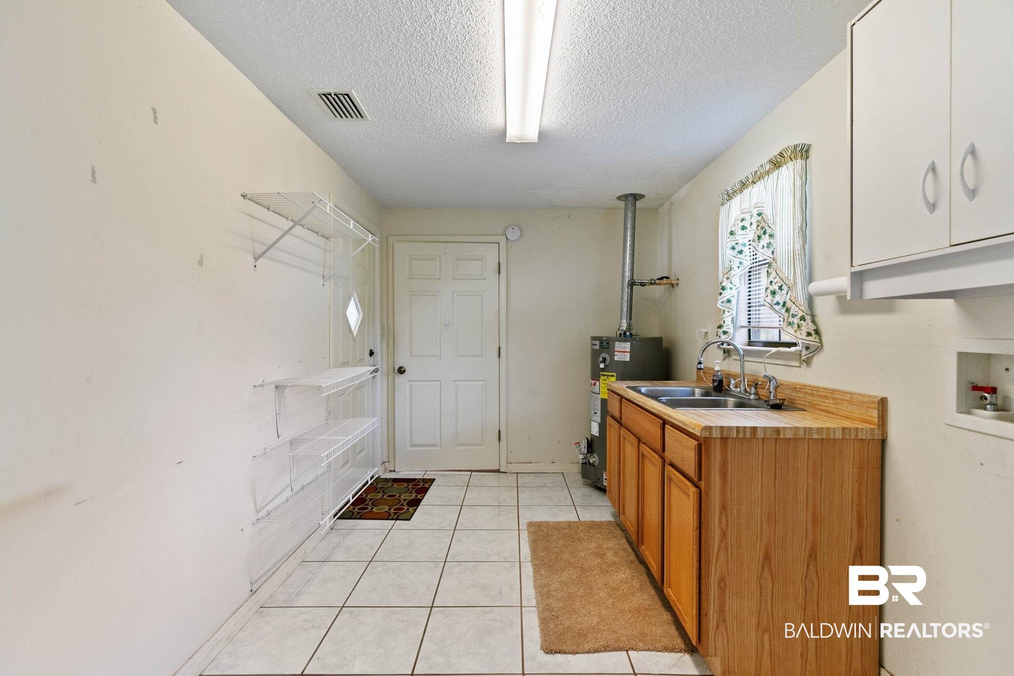 4211 N Highway 99