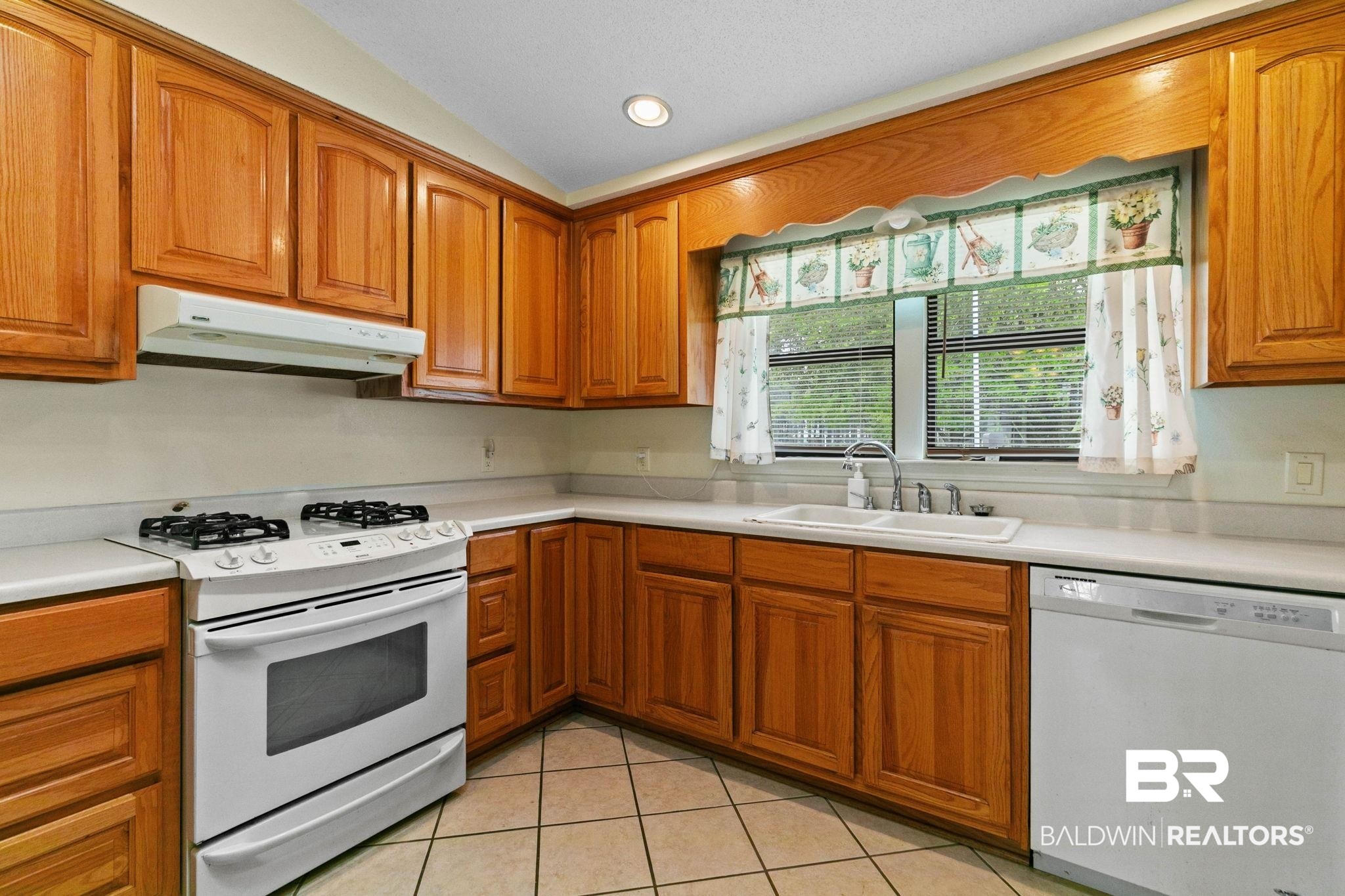 4211 N Highway 99