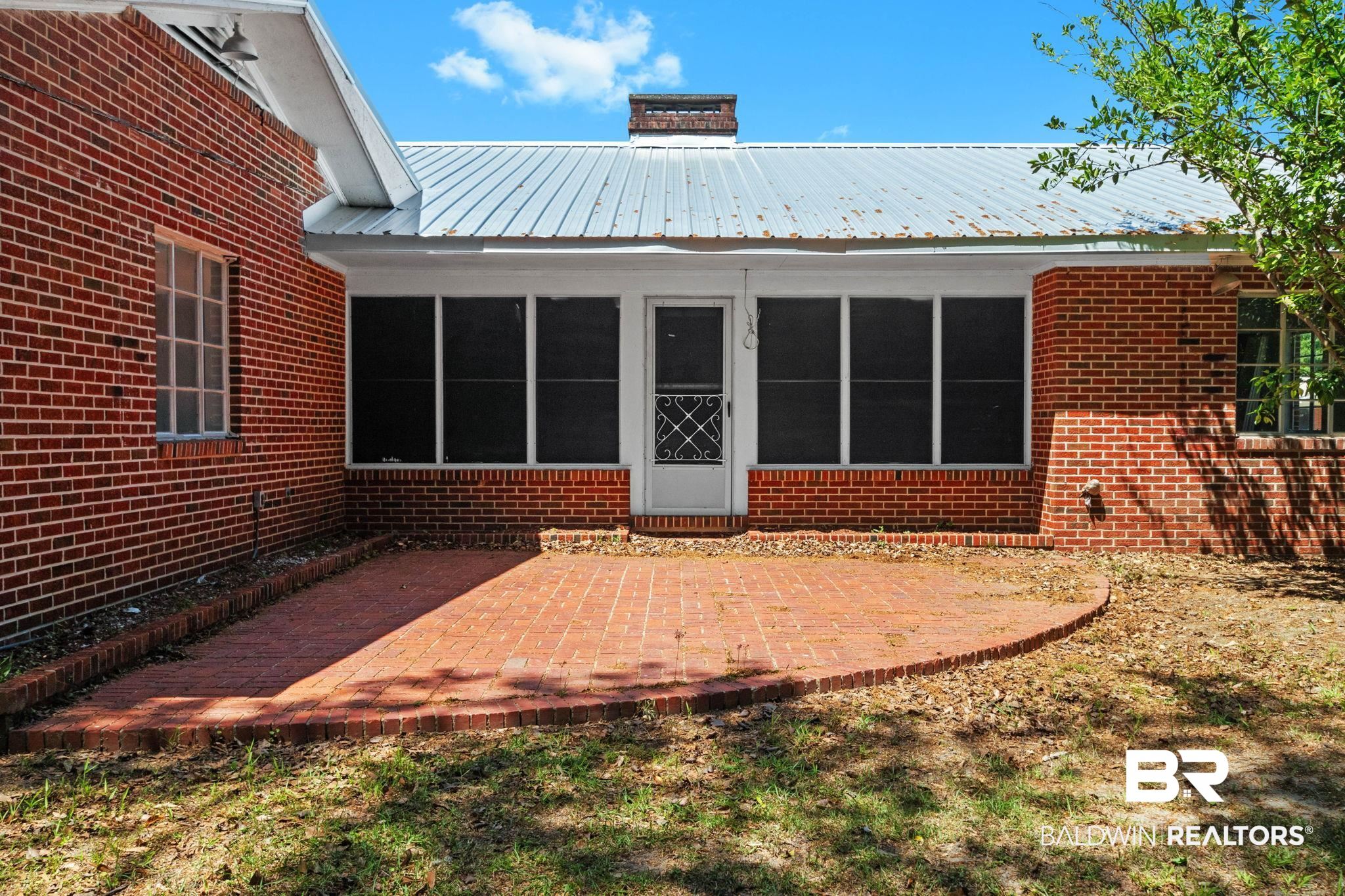402 E Poplar Street