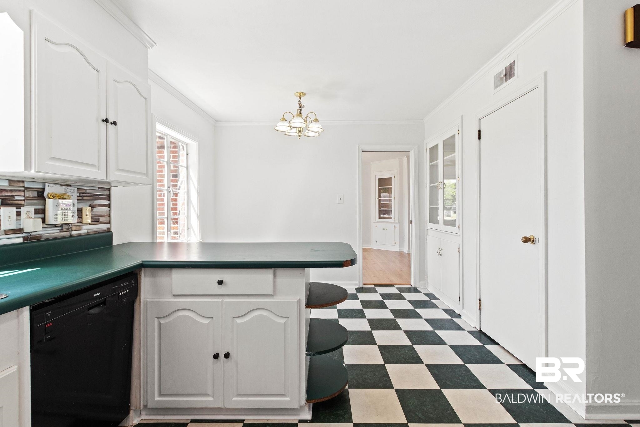 402 E Poplar Street