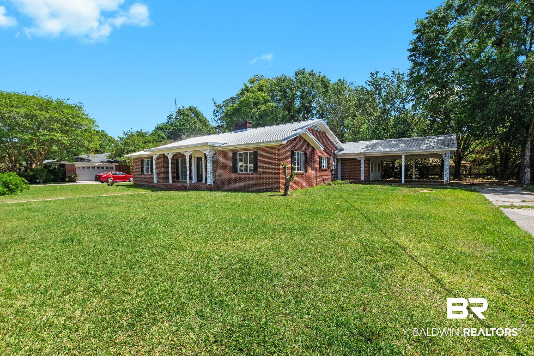 402 E Poplar Street