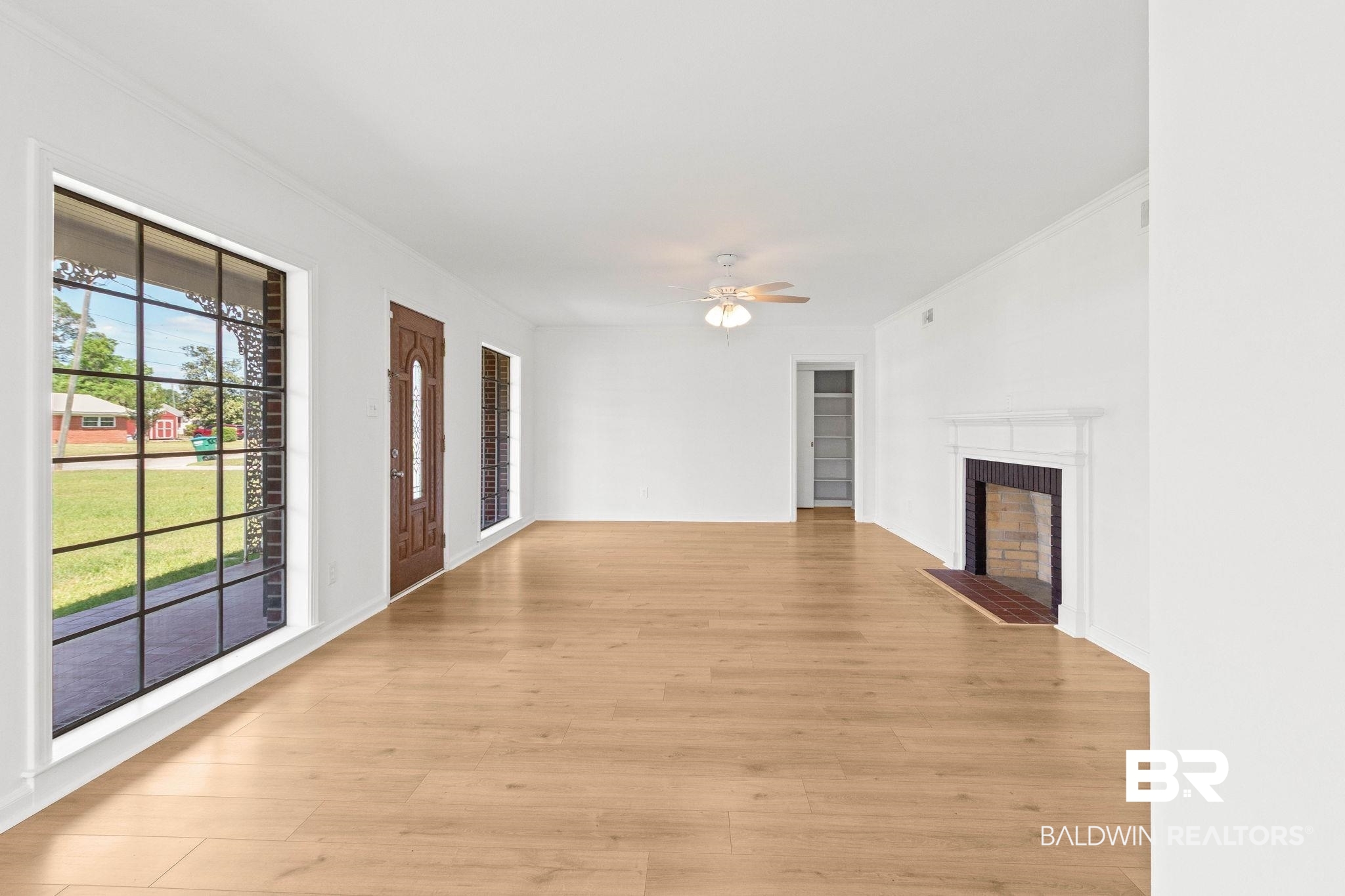 402 E Poplar Street