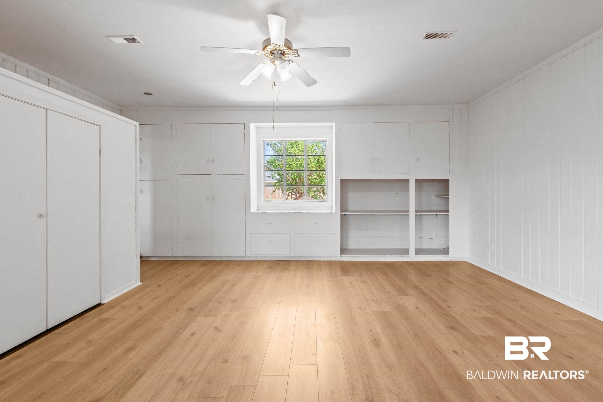 402 E Poplar Street
