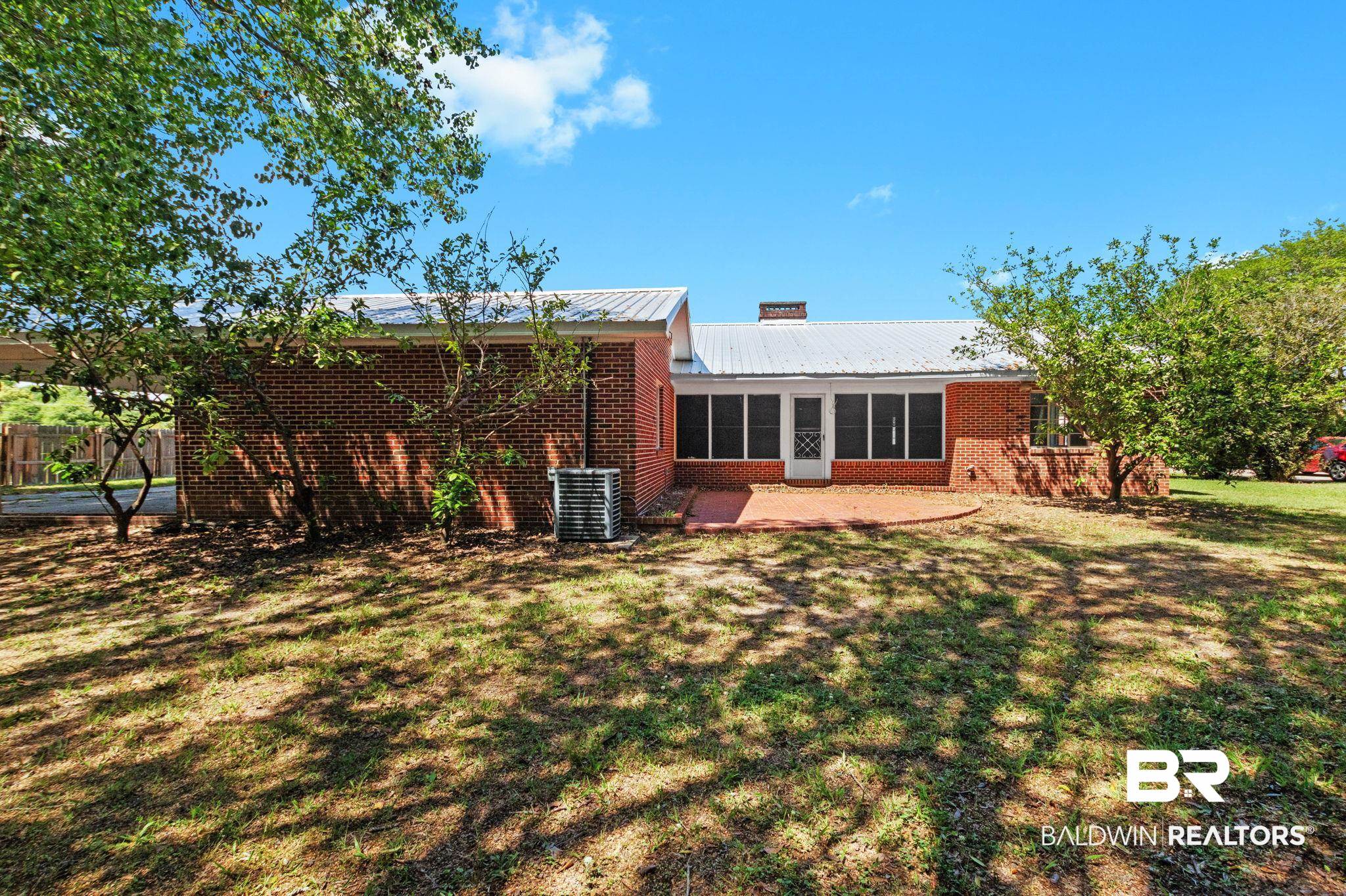 402 E Poplar Street