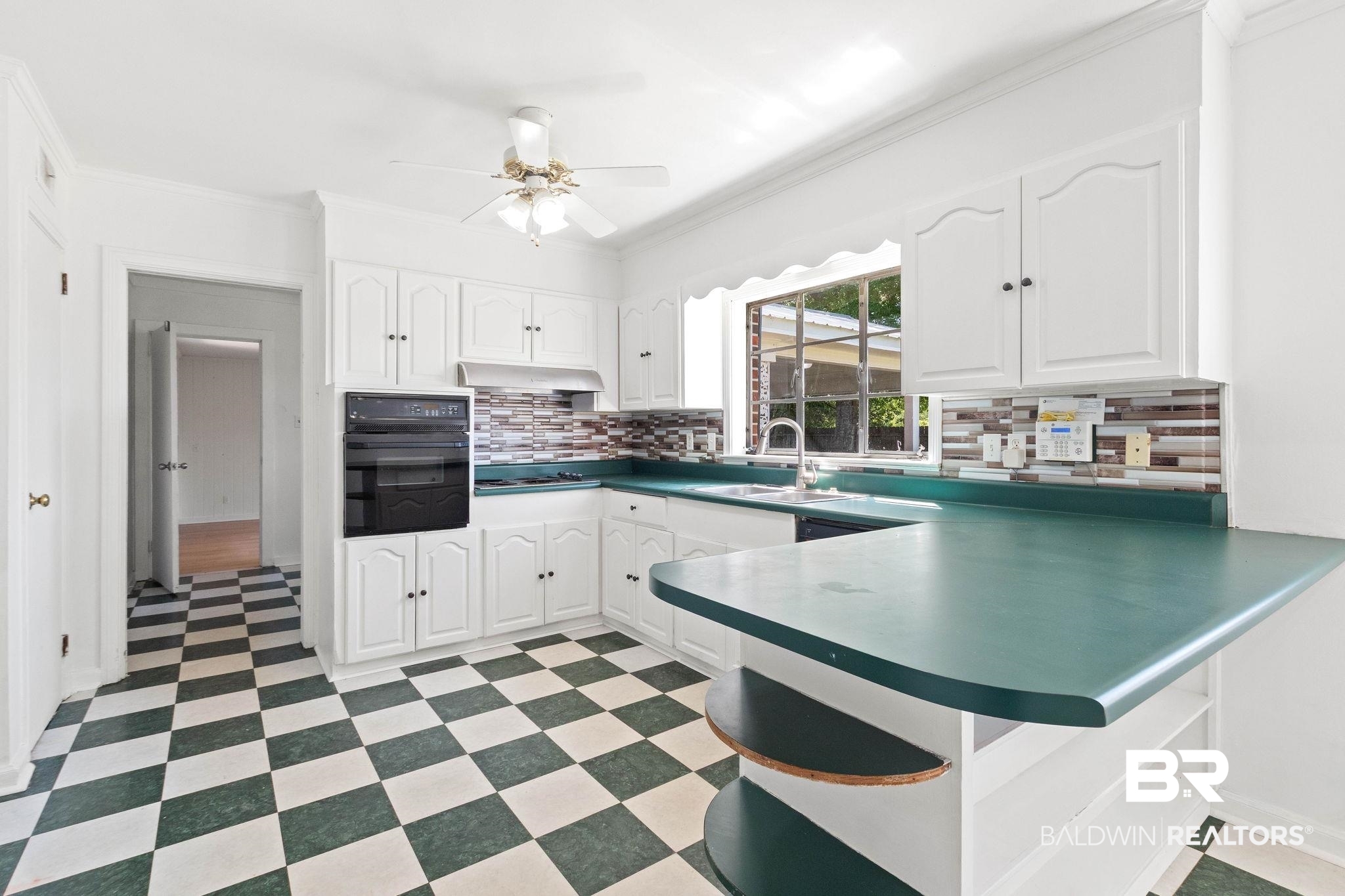 402 E Poplar Street