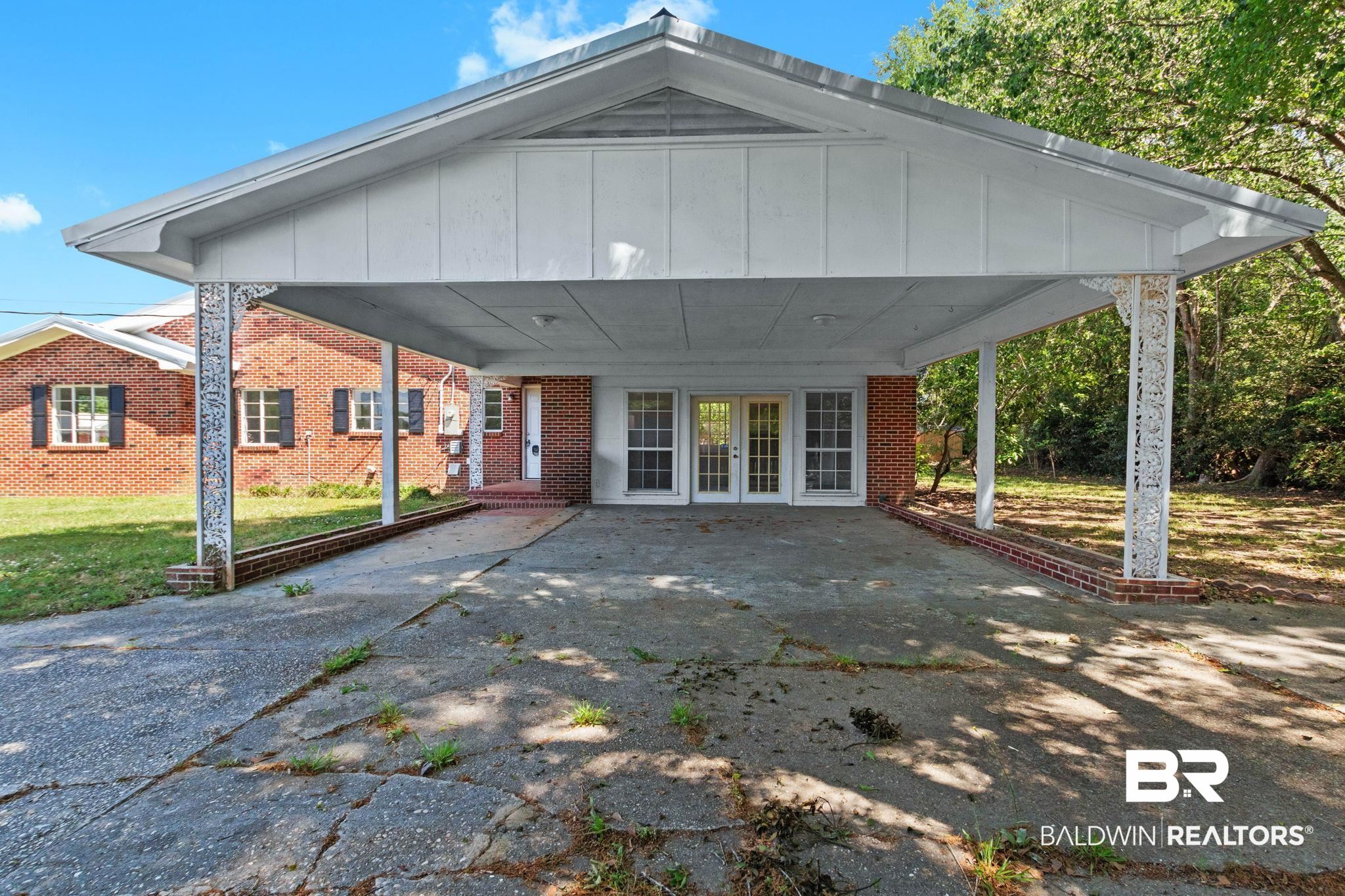 402 E Poplar Street