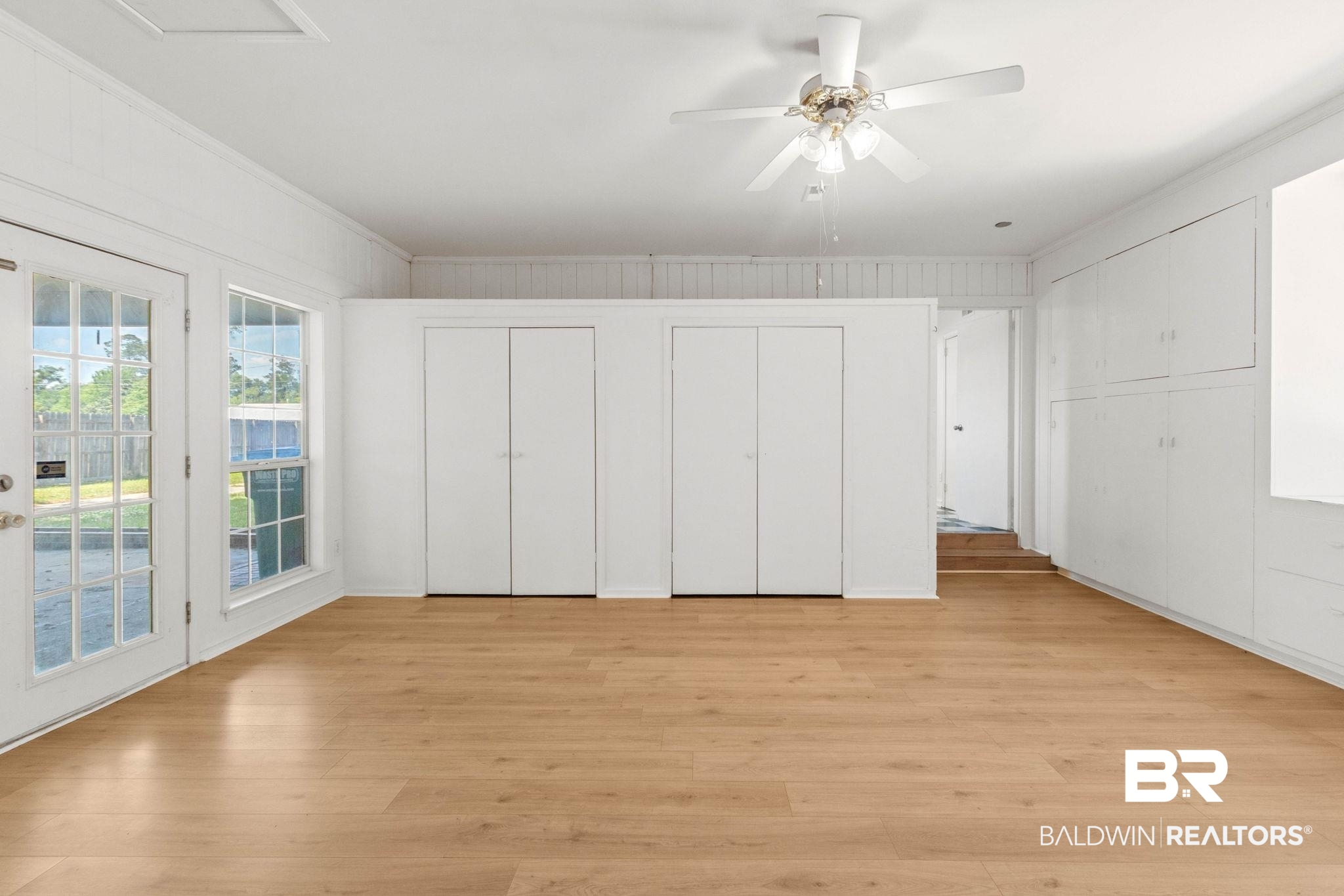 402 E Poplar Street