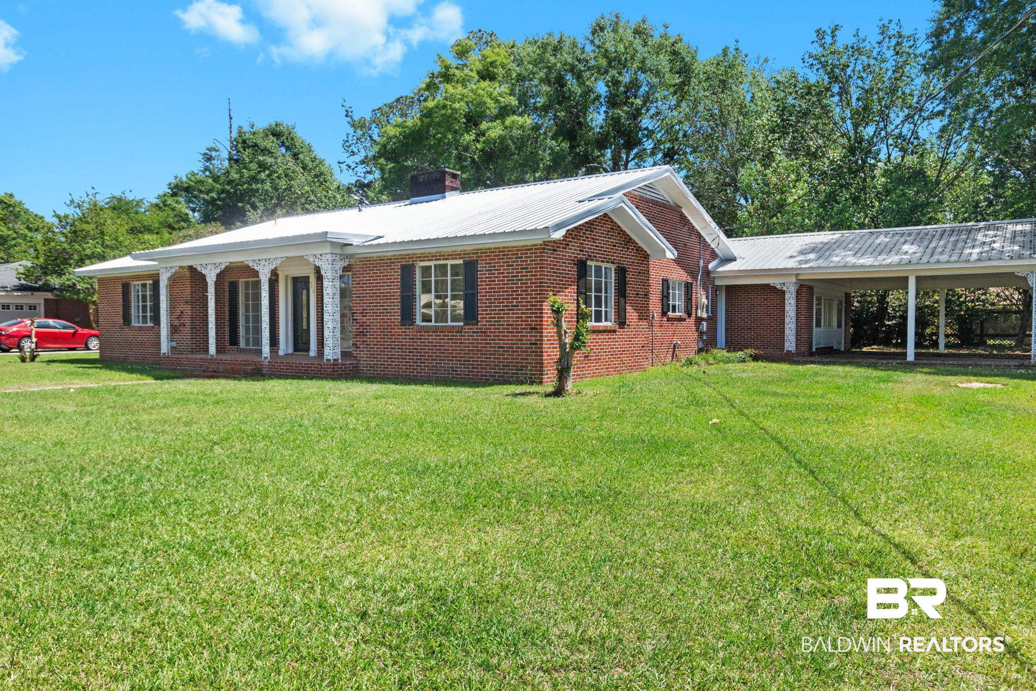 402 E Poplar Street