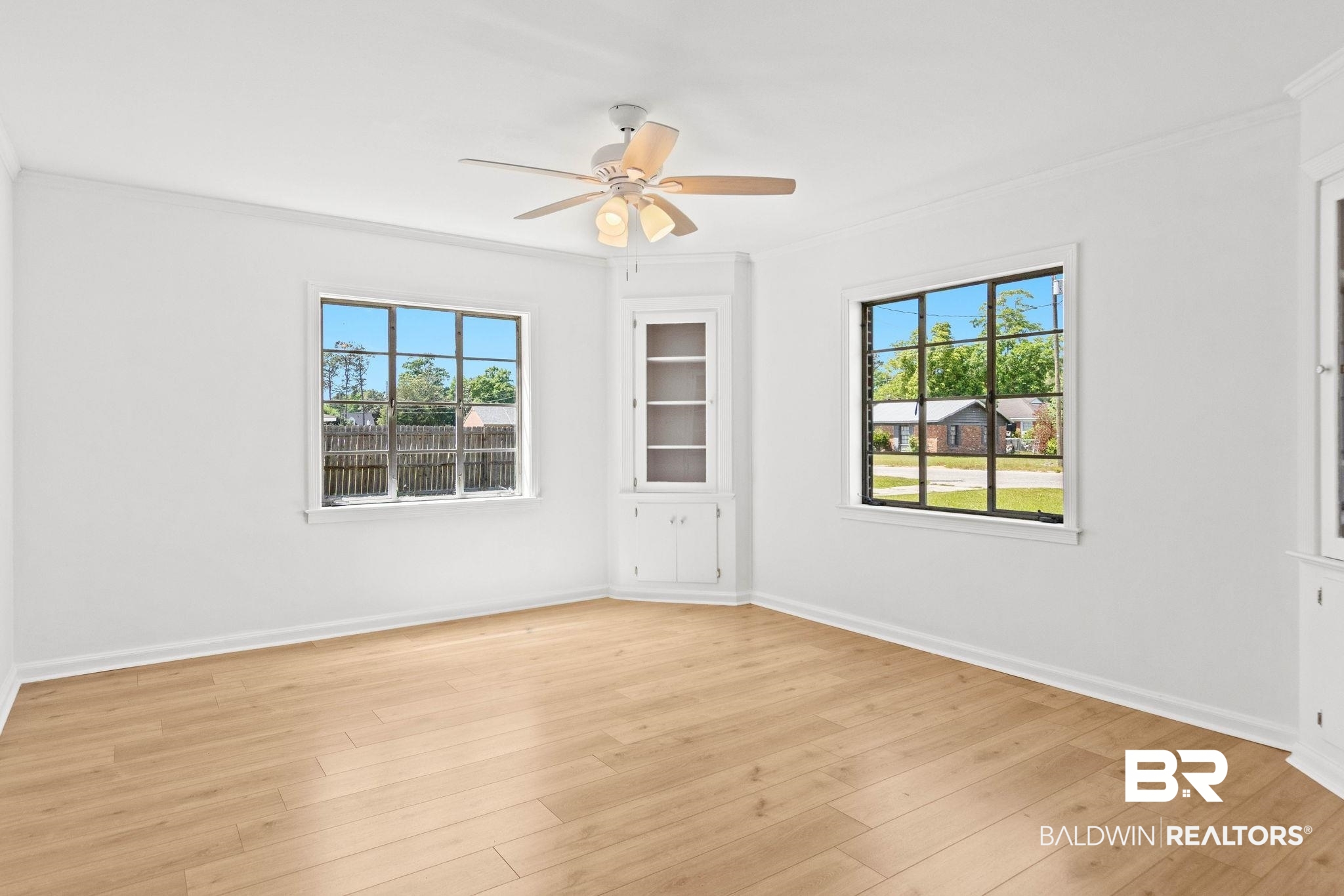 402 E Poplar Street