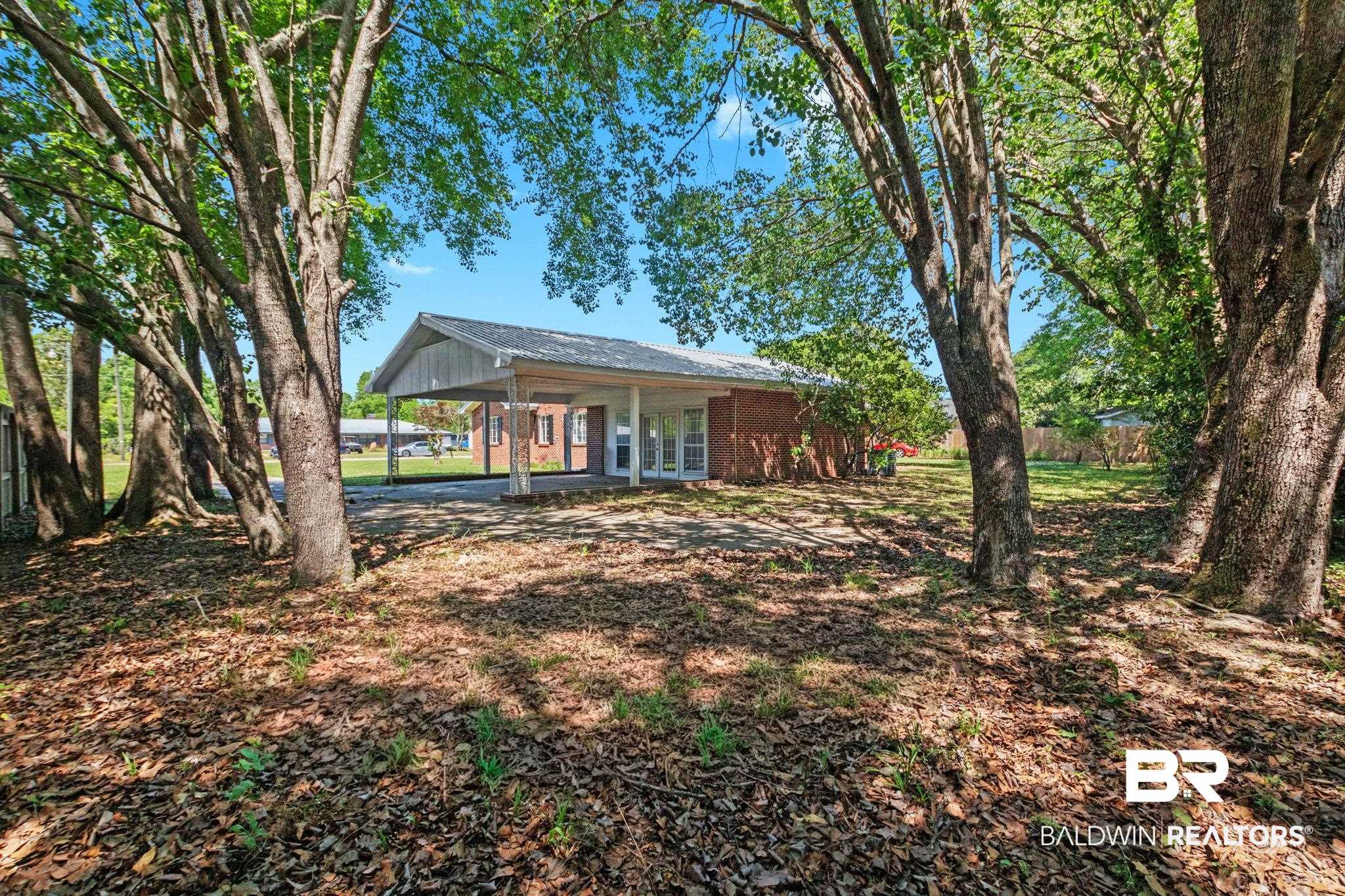 402 E Poplar Street