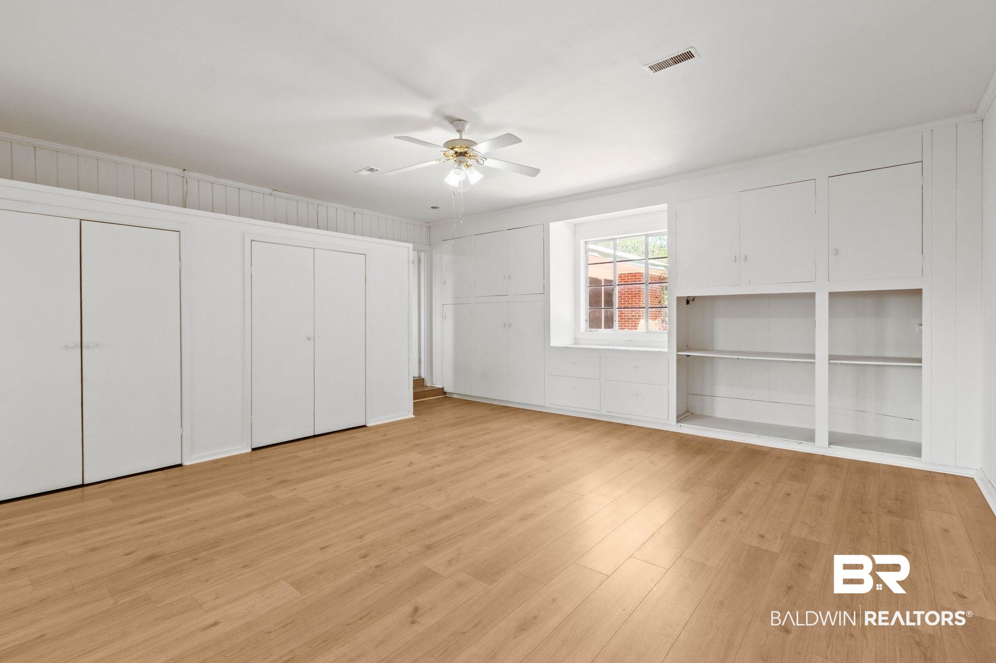 402 E Poplar Street