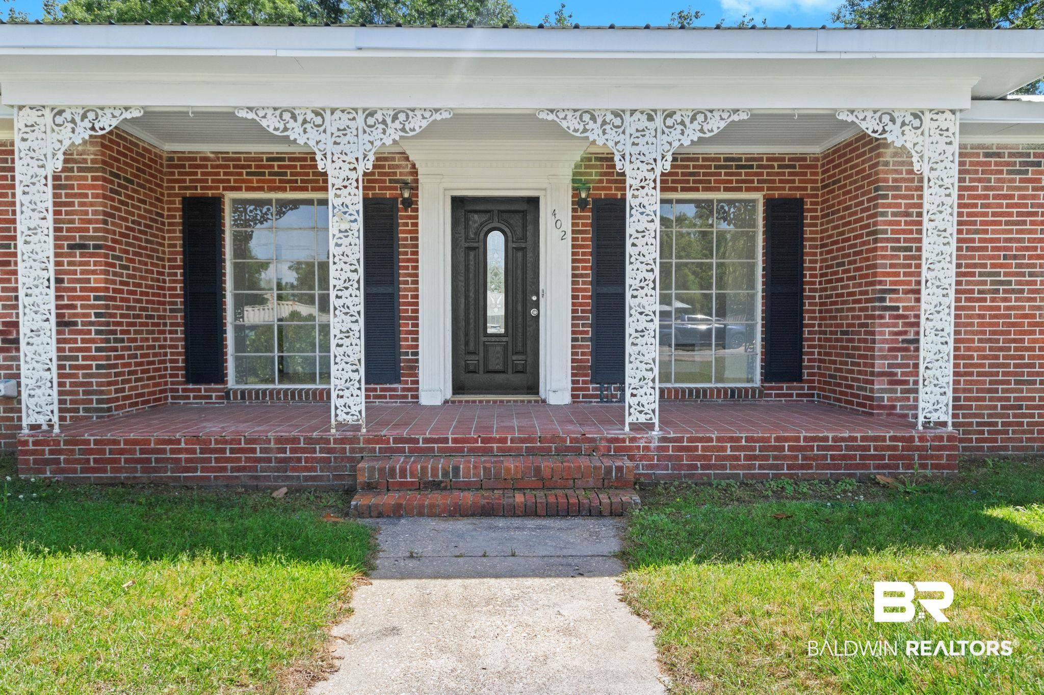 402 E Poplar Street