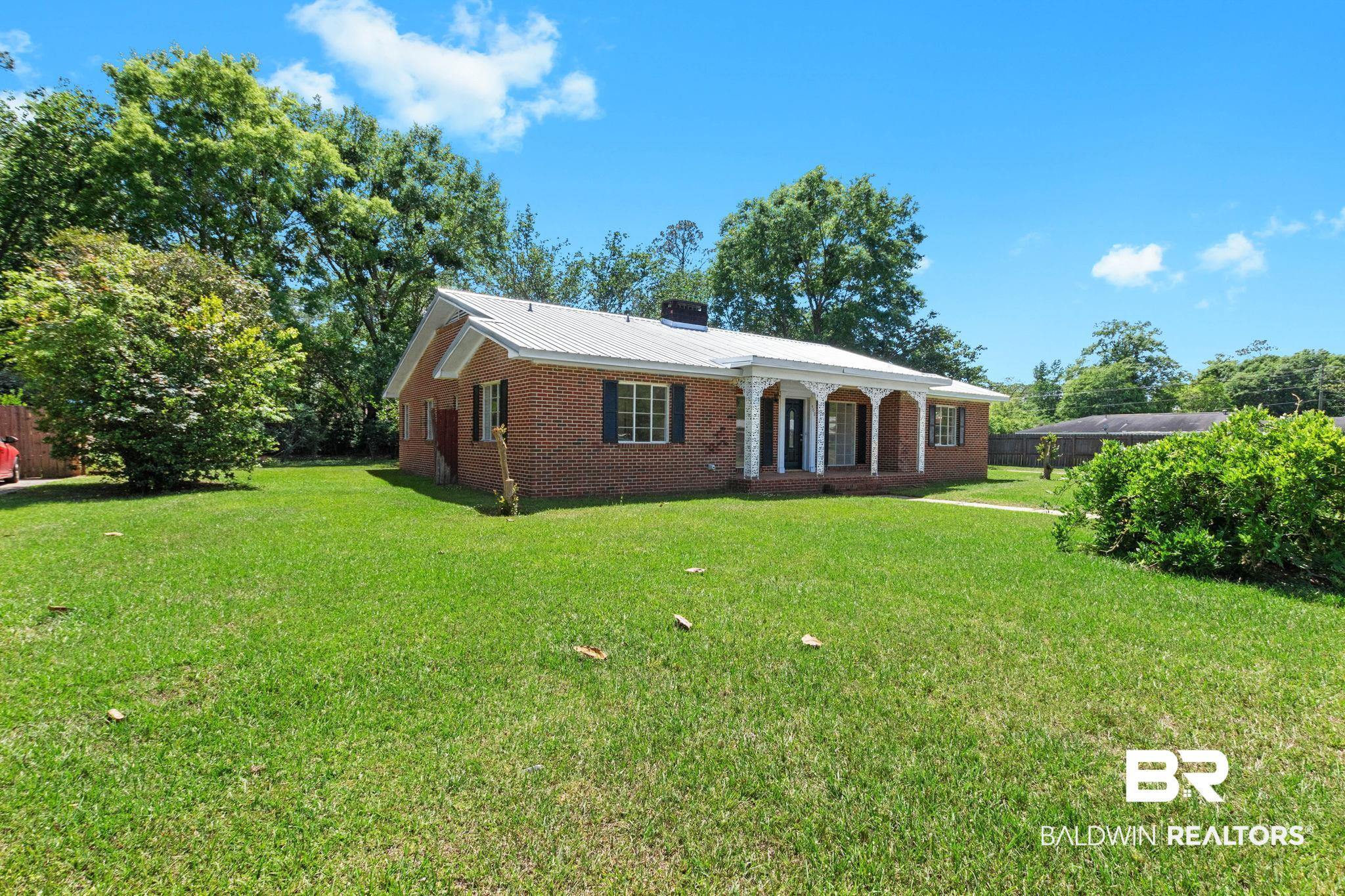 402 E Poplar Street