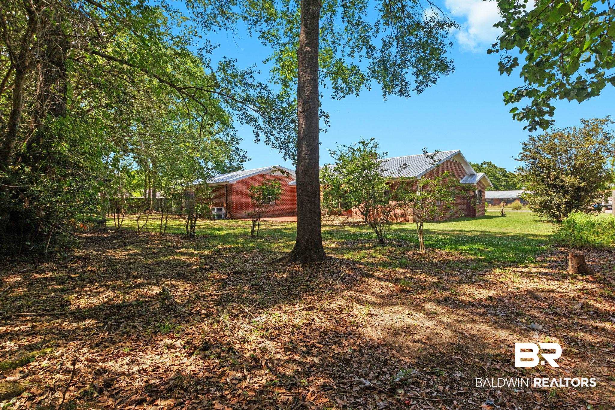 402 E Poplar Street