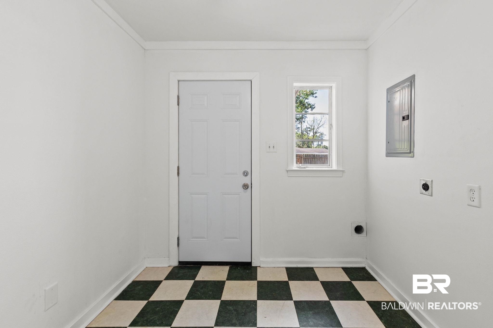 402 E Poplar Street