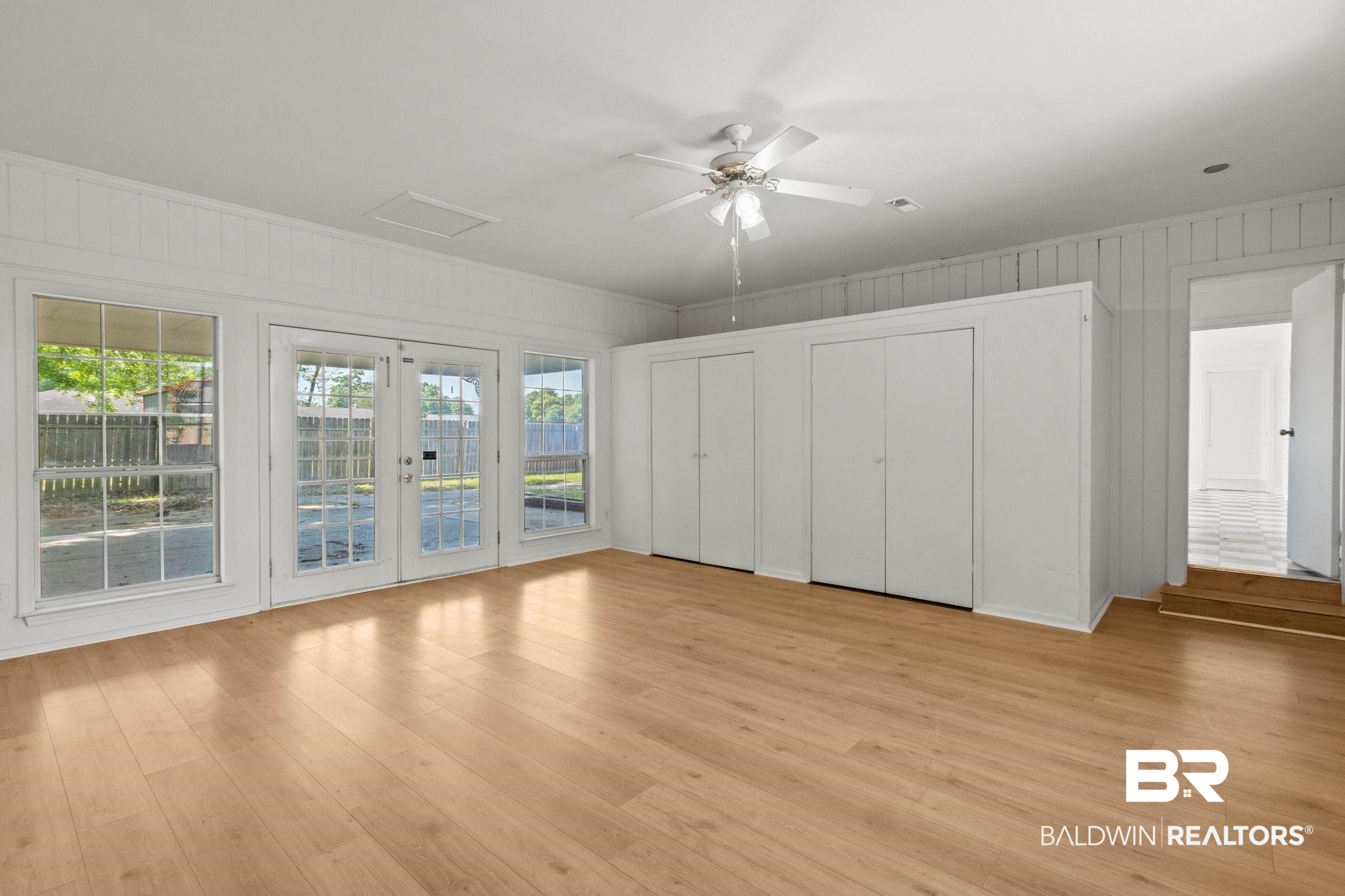 402 E Poplar Street