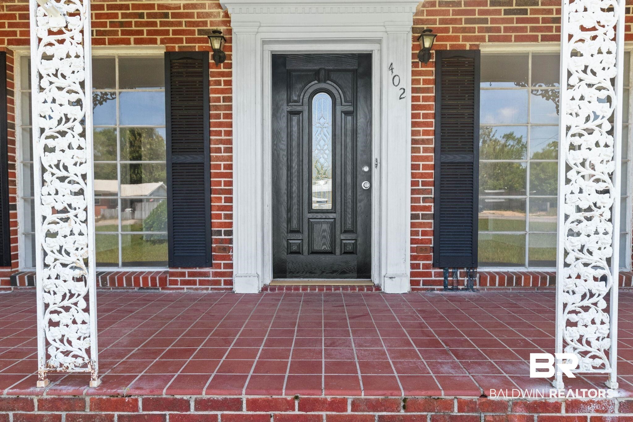 402 E Poplar Street
