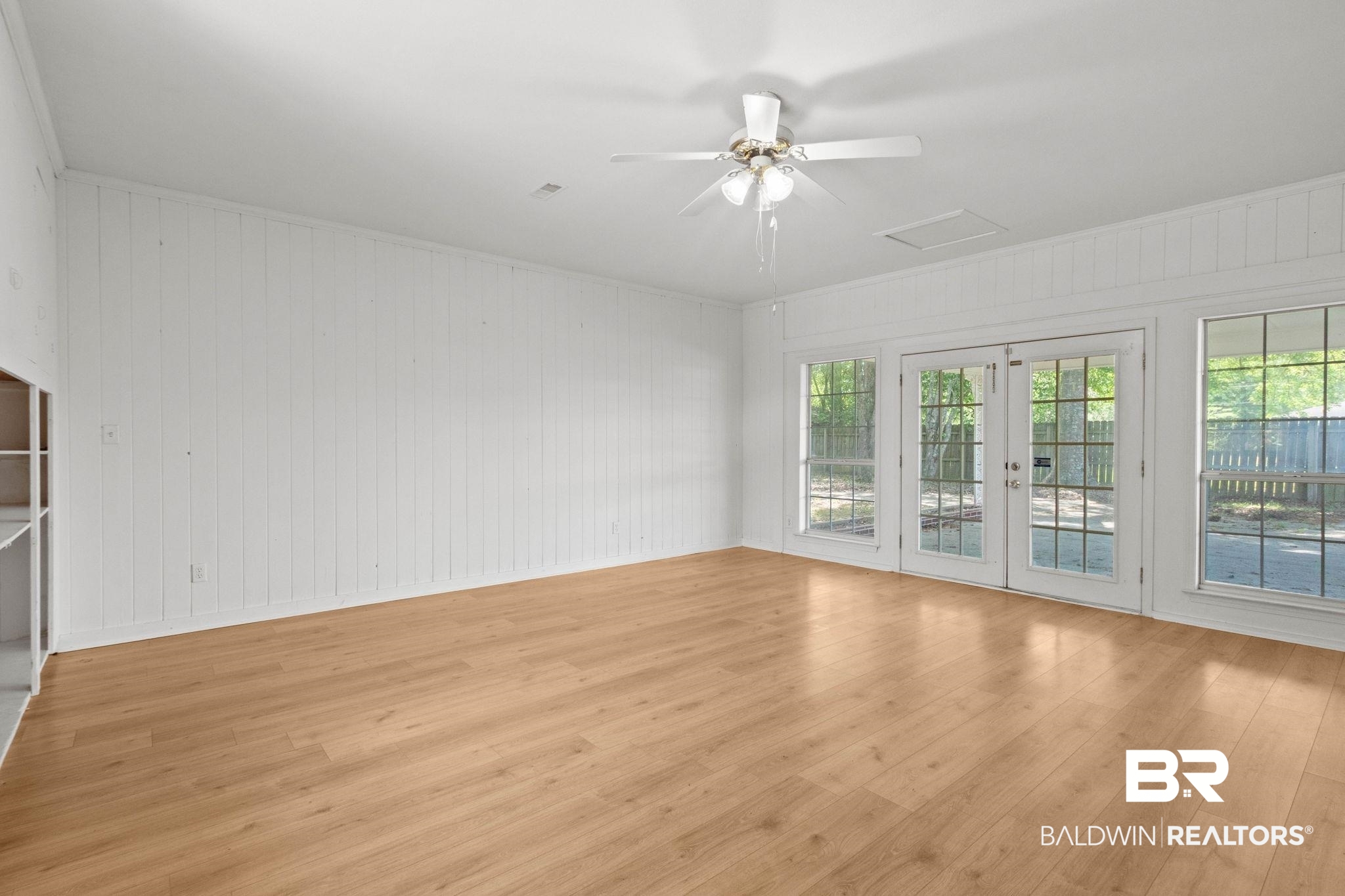 402 E Poplar Street