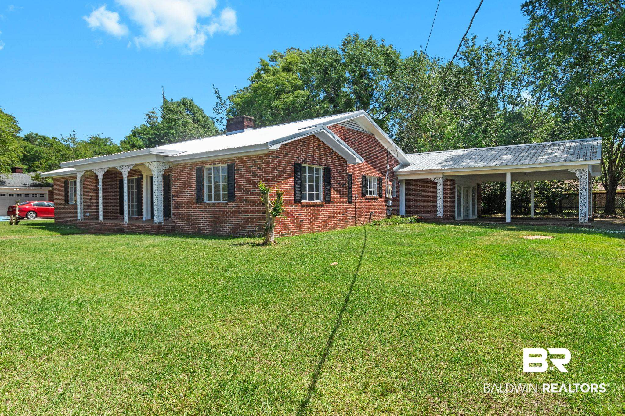 402 E Poplar Street