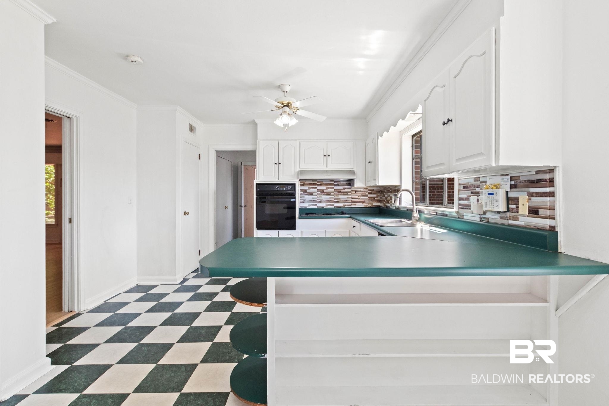 402 E Poplar Street