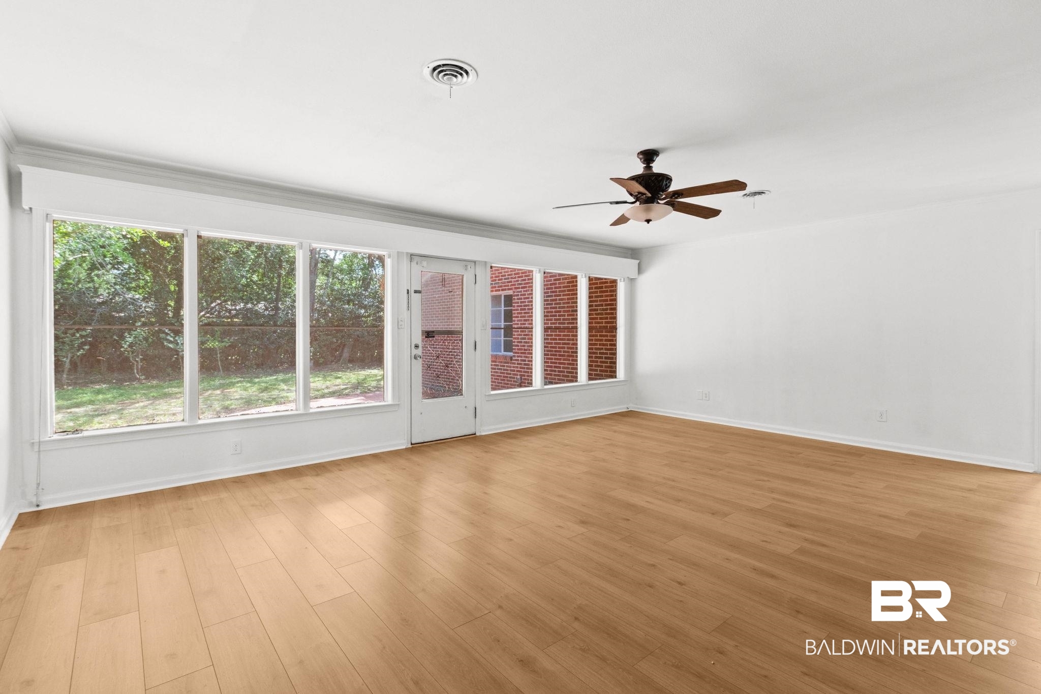 402 E Poplar Street