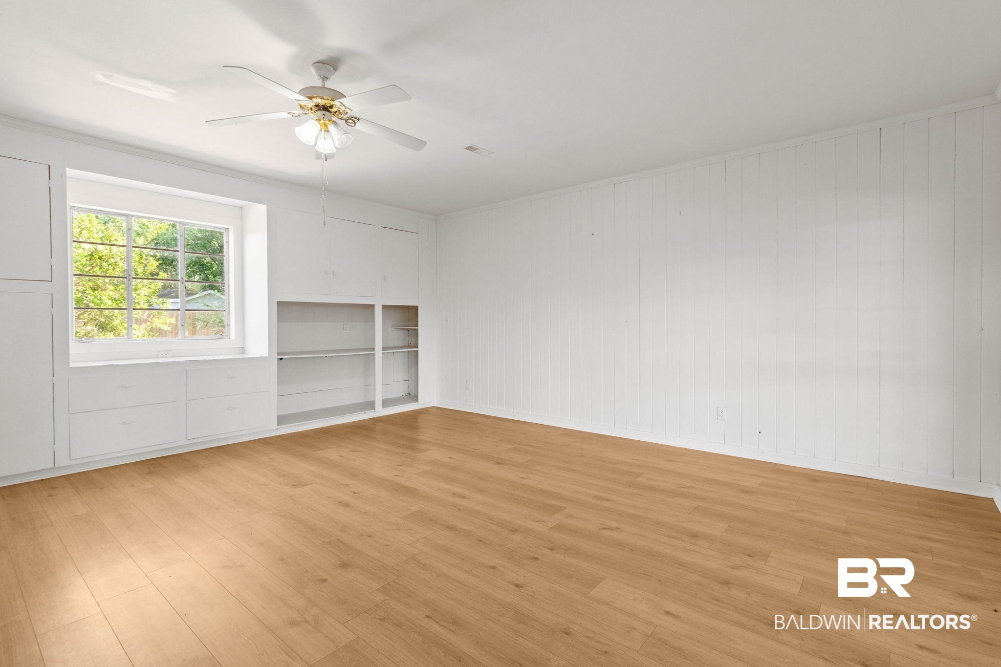402 E Poplar Street