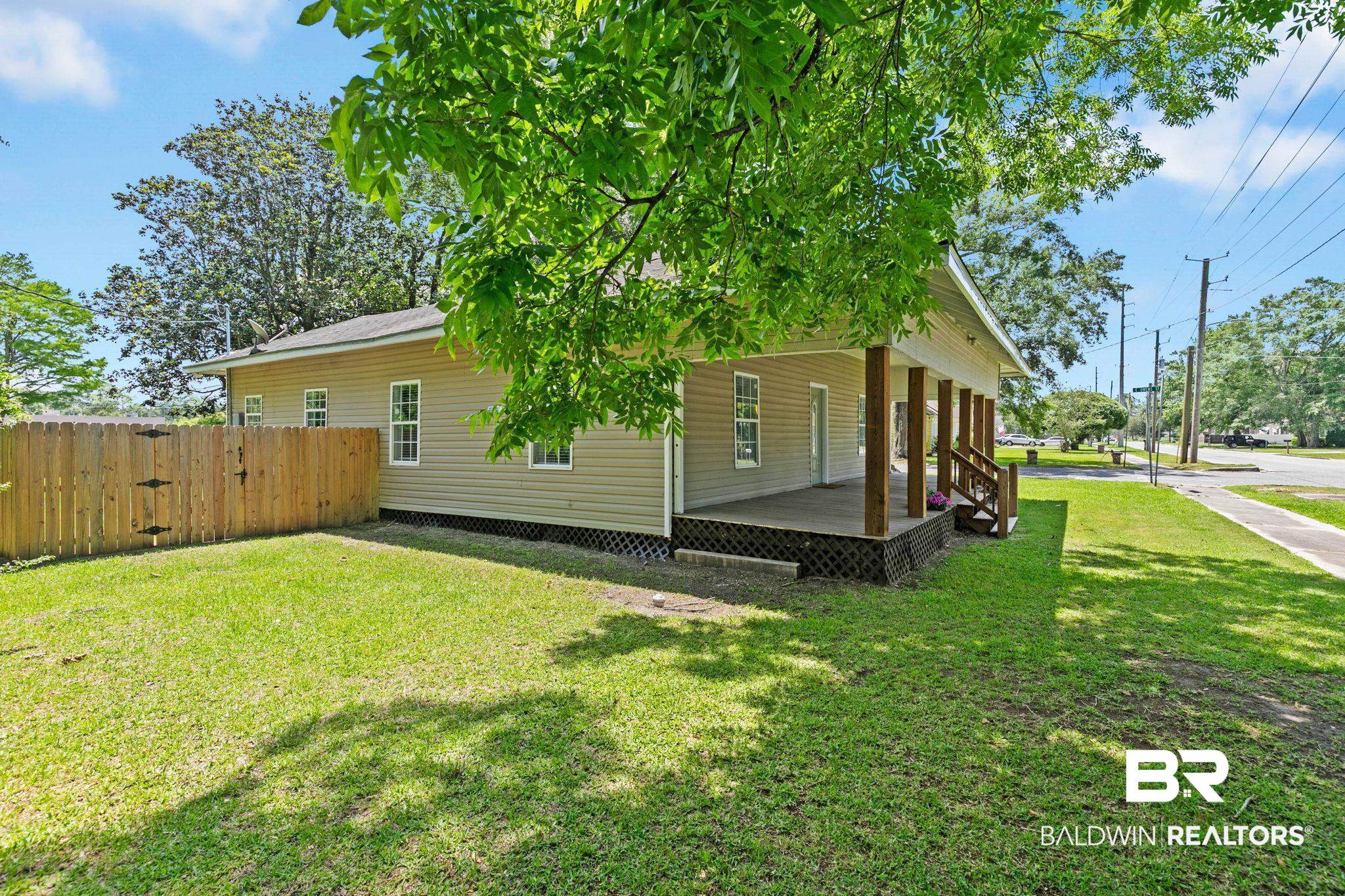 211 S Presley Street