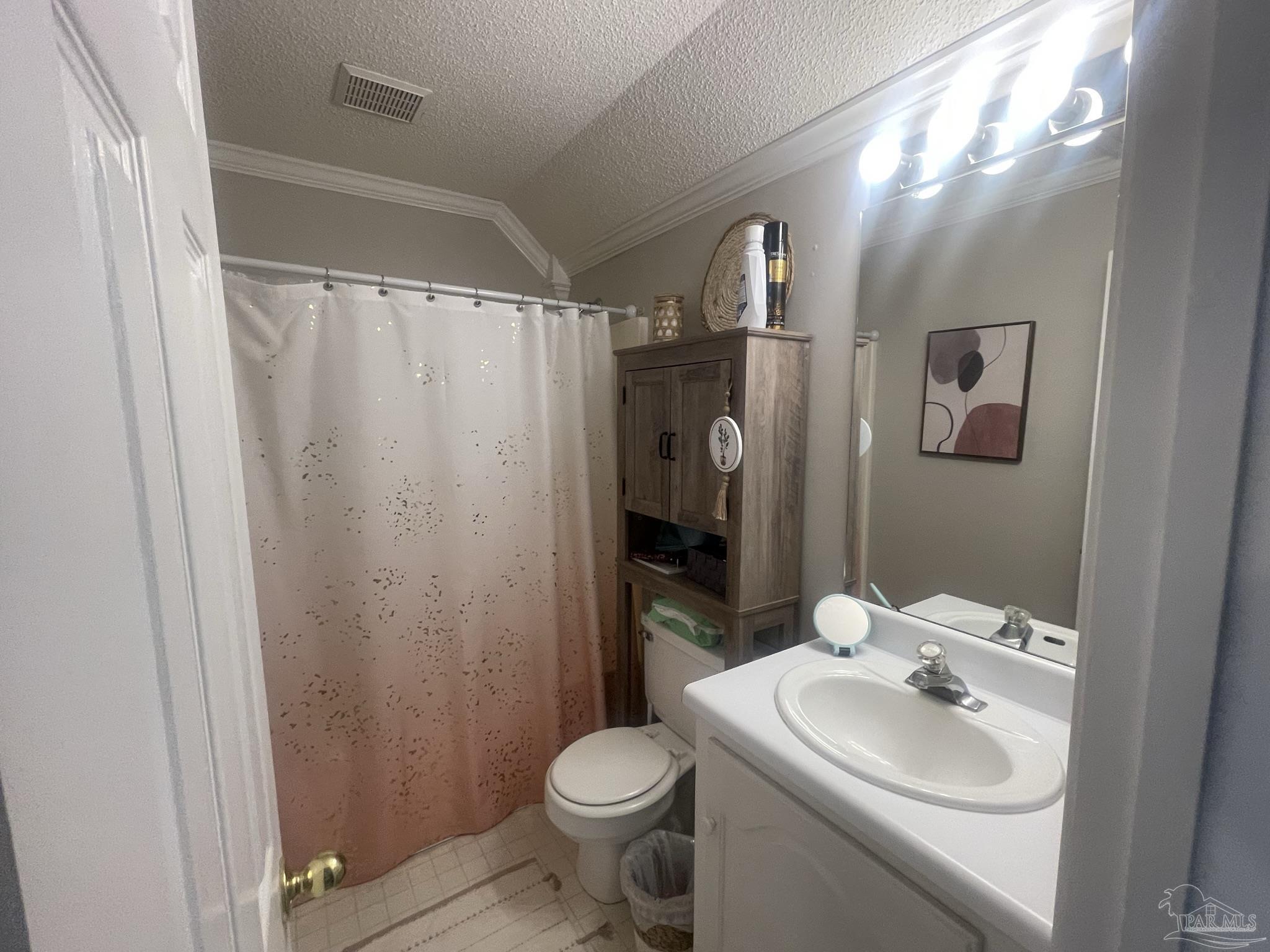 485 Englewood Cir