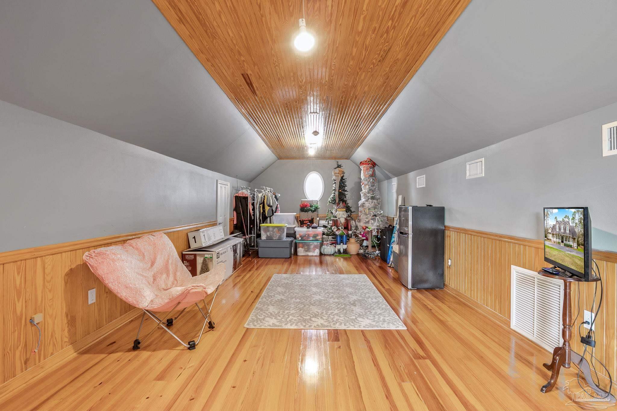 300 1/2 Brookwood Rd