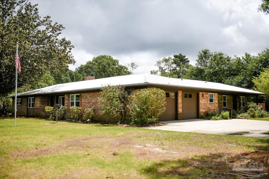 1561 Forest Hill Dr