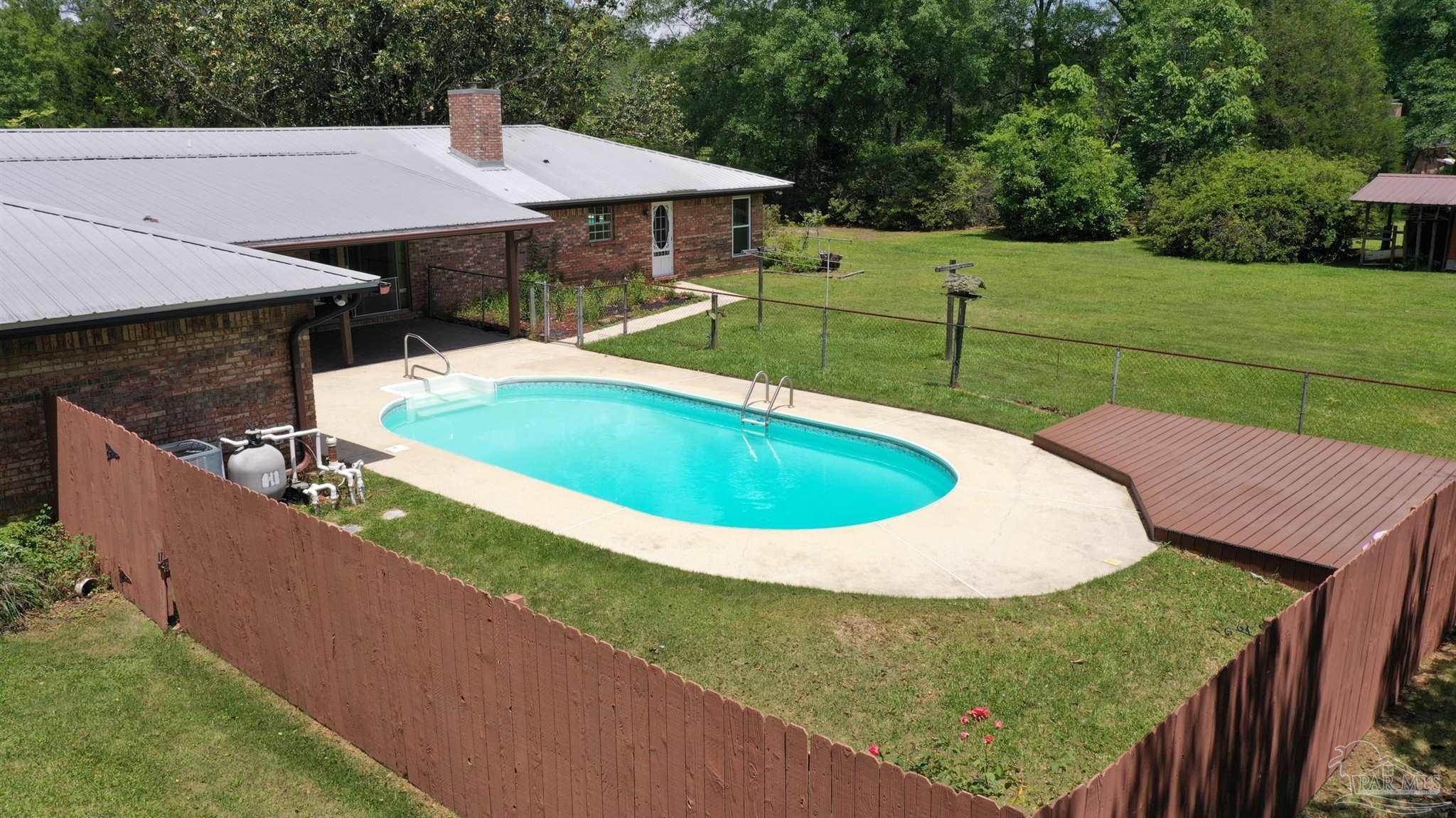 1561 Forest Hill Dr